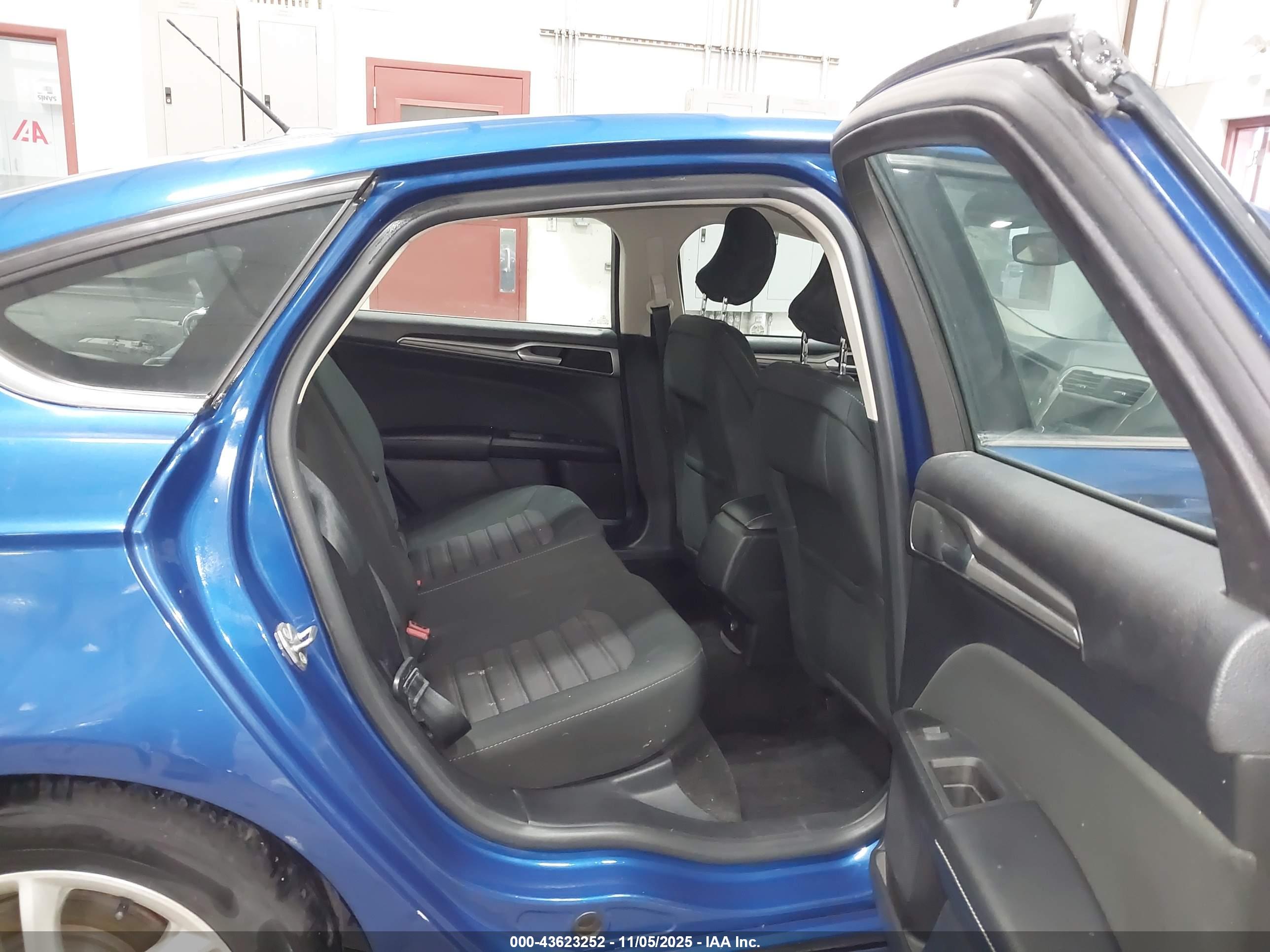FORD FUSION image 8