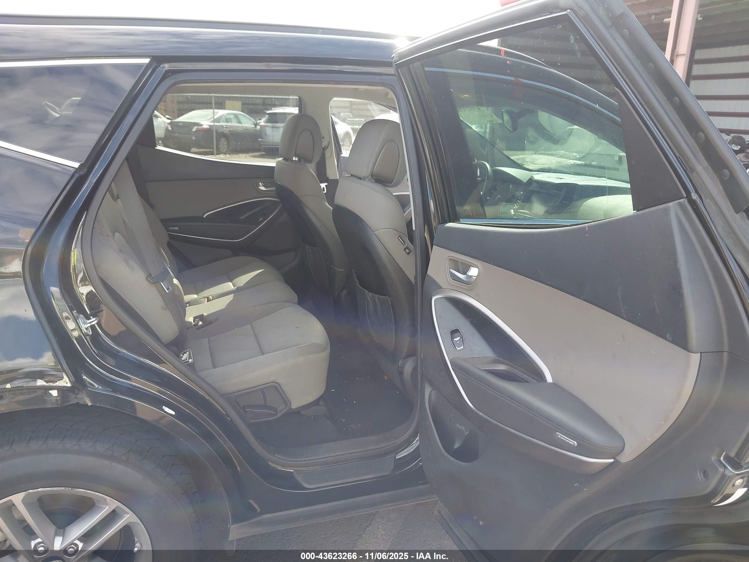 HYUNDAI SANTA image 8