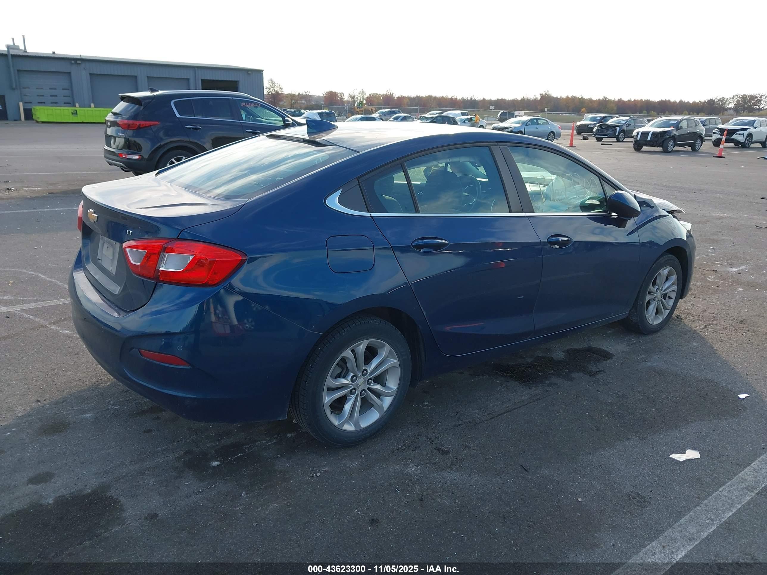 CHEVROLET CRUZE image 4