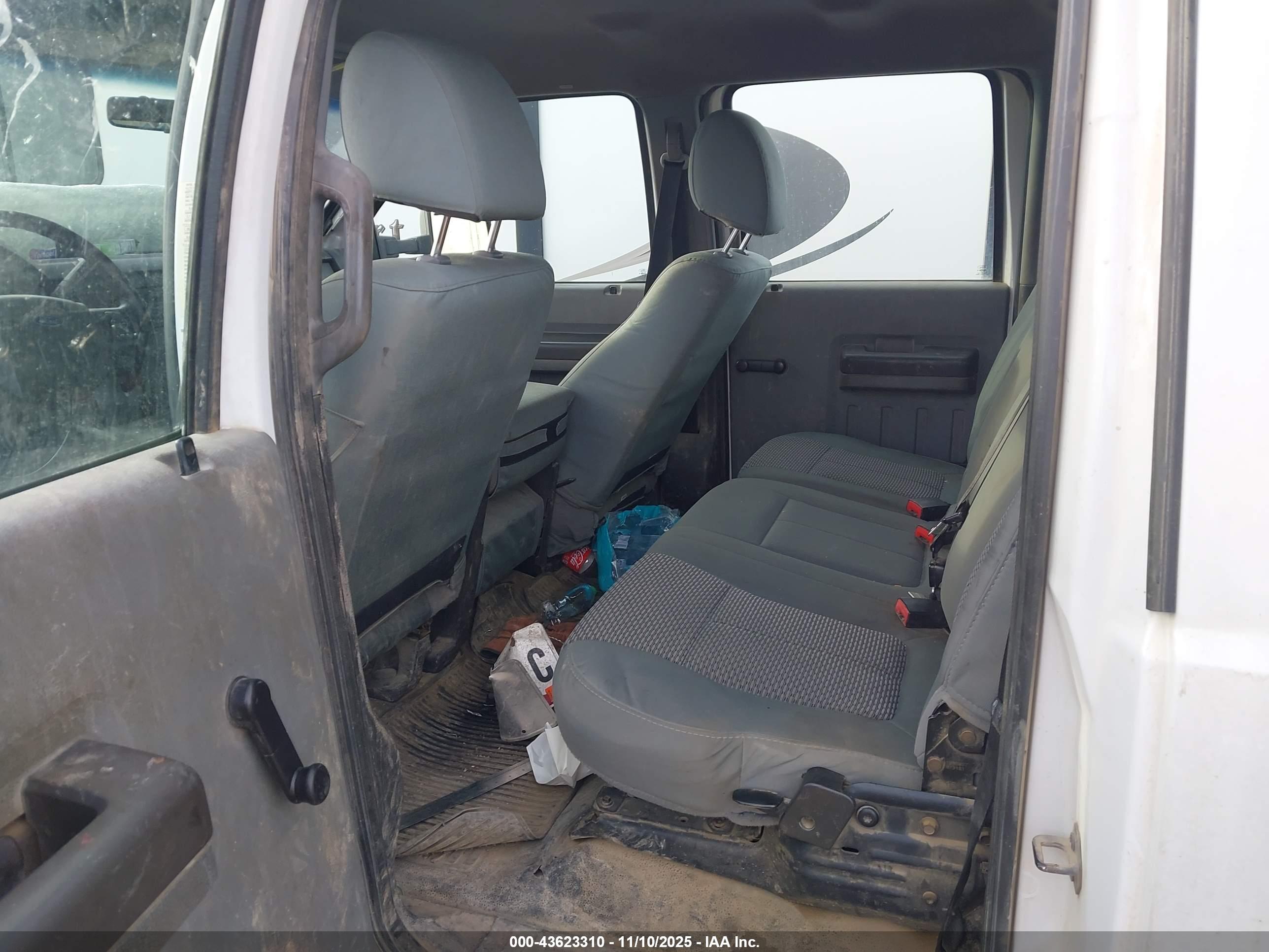 FORD F-550 image 8