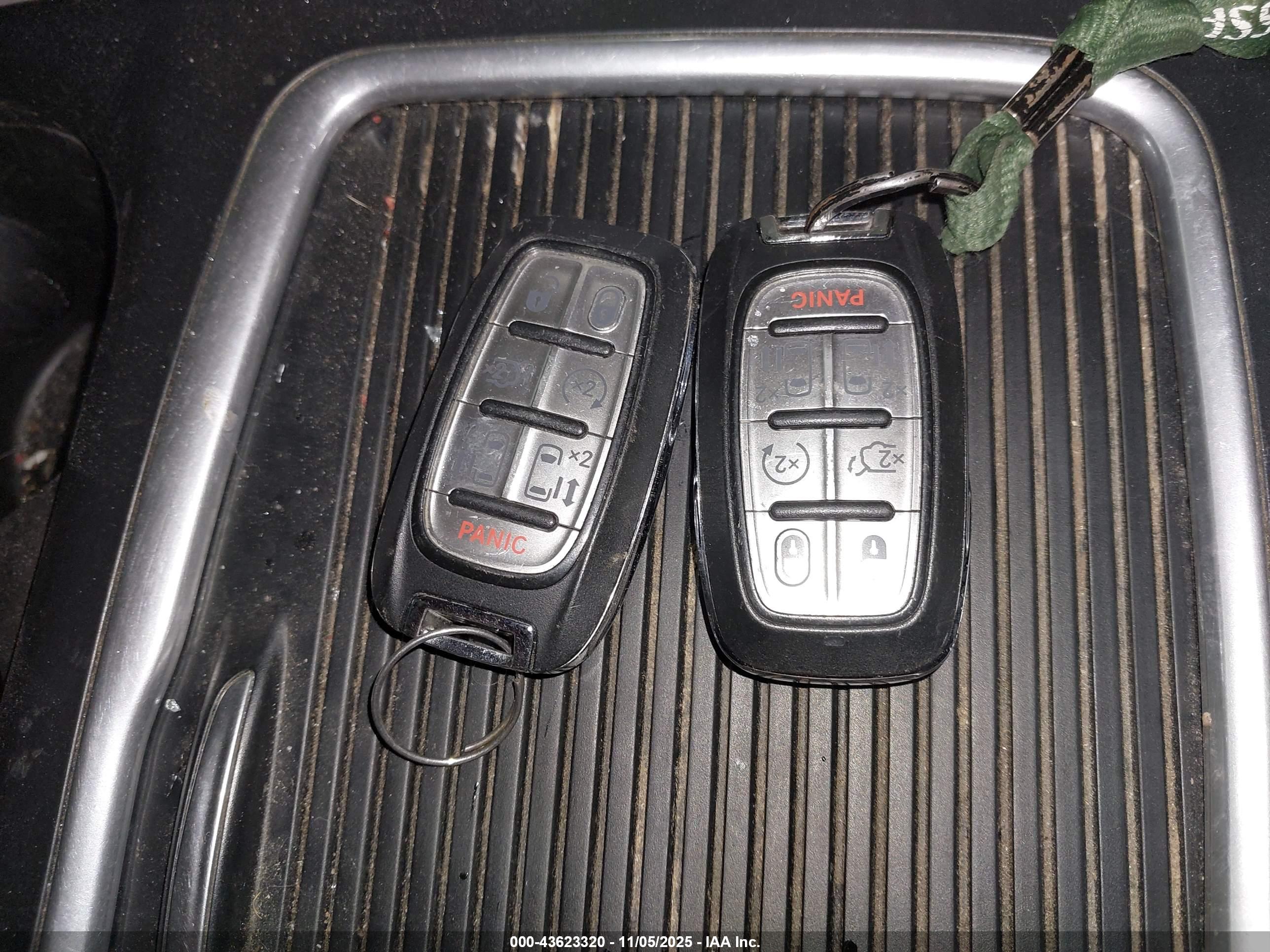 CHRYSLER PACIFICA image 11