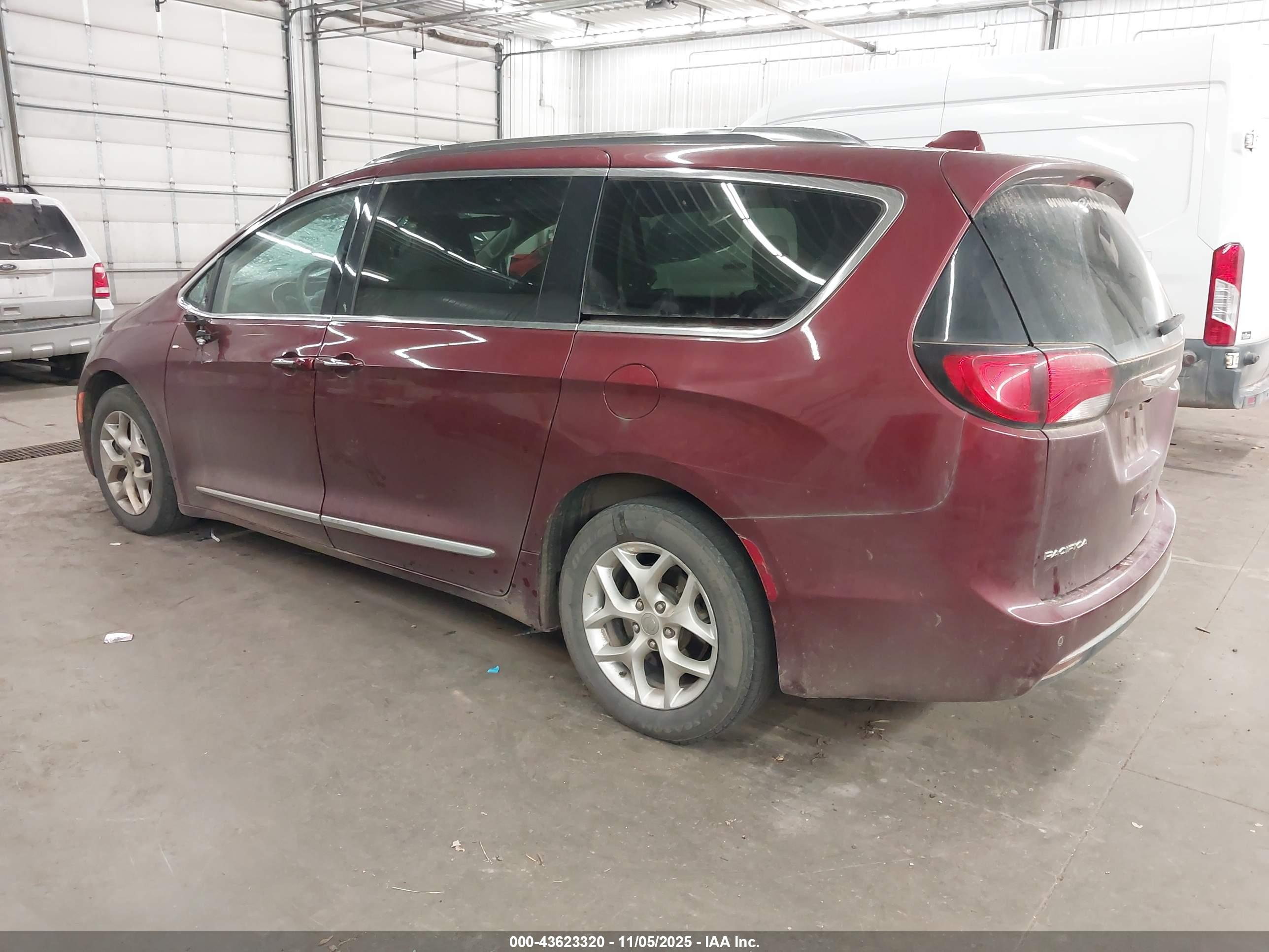 CHRYSLER PACIFICA image 3