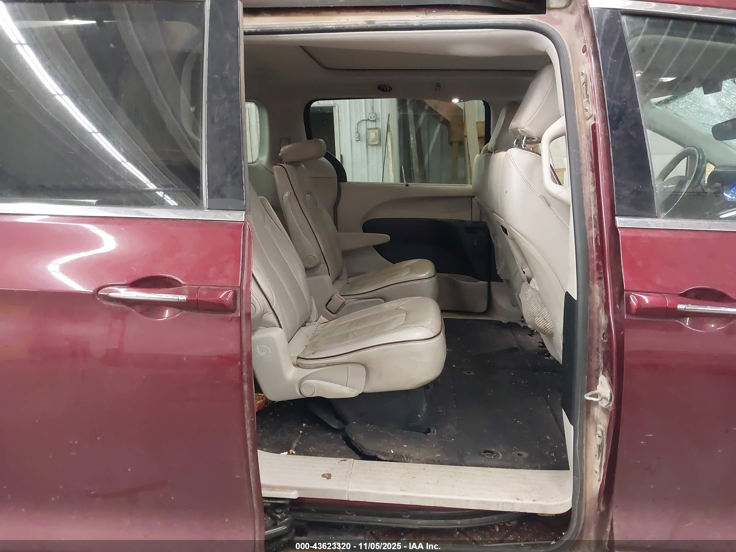 CHRYSLER PACIFICA image 8
