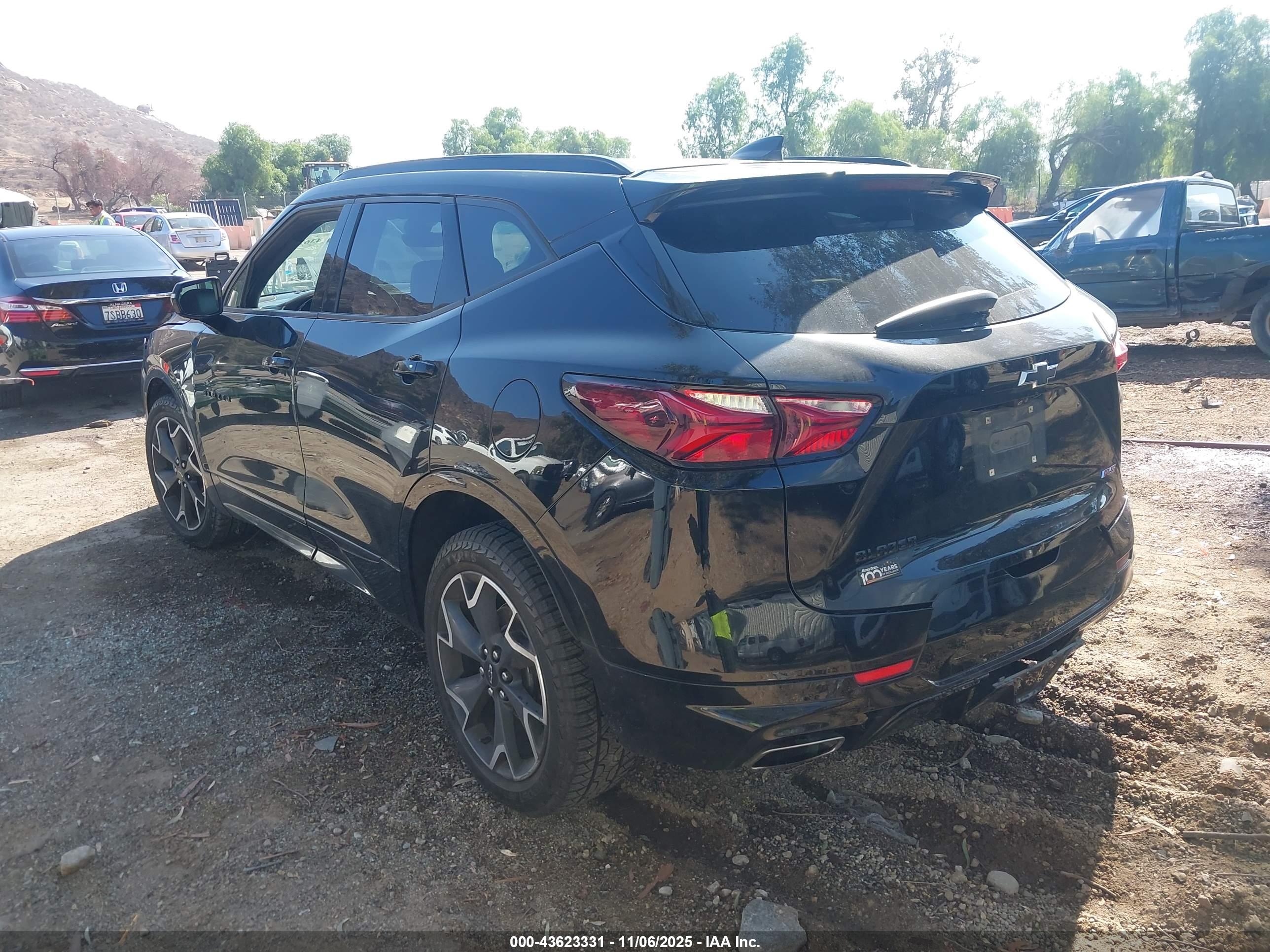 CHEVROLET BLAZER image 3