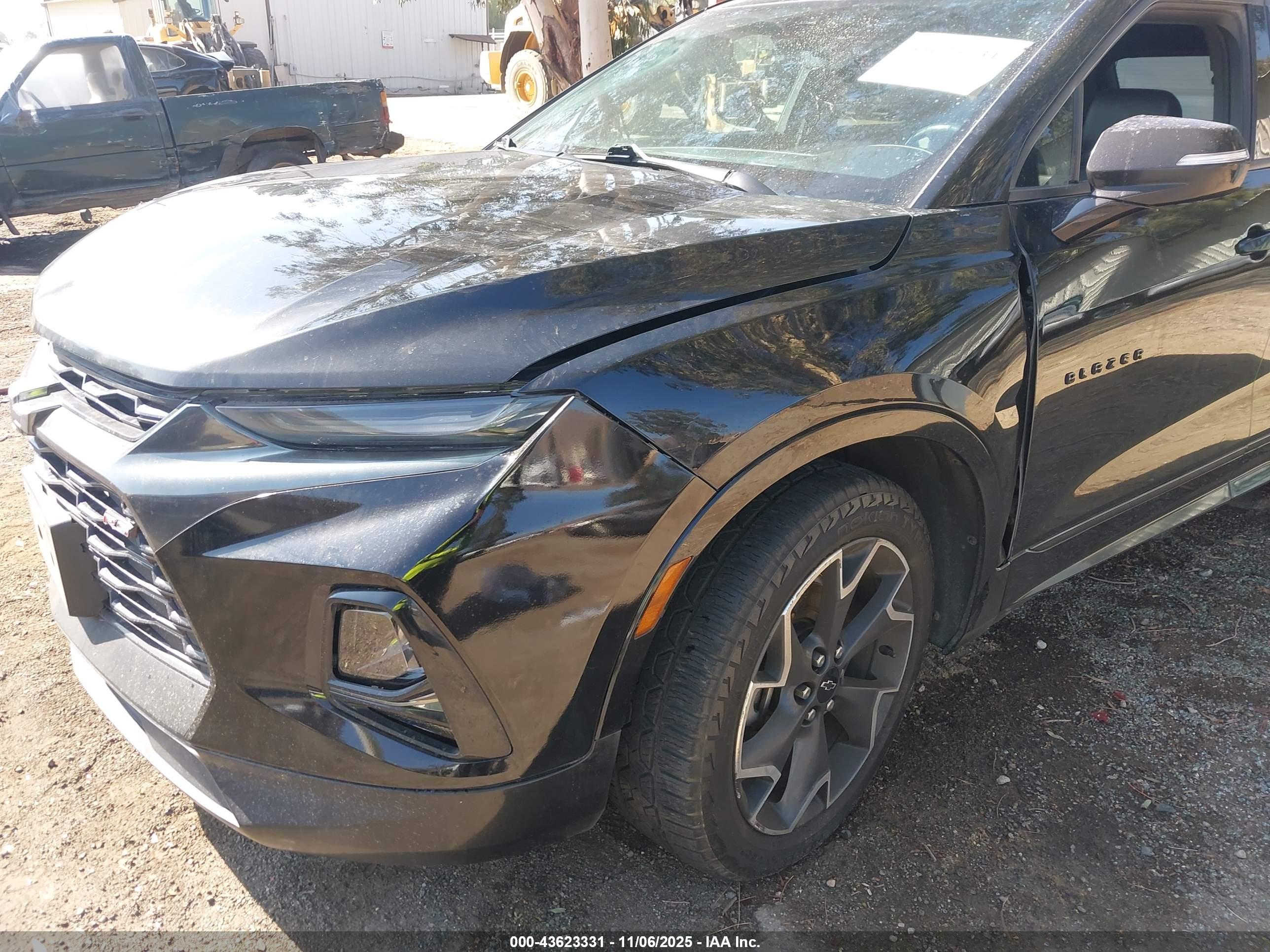 CHEVROLET BLAZER image 6