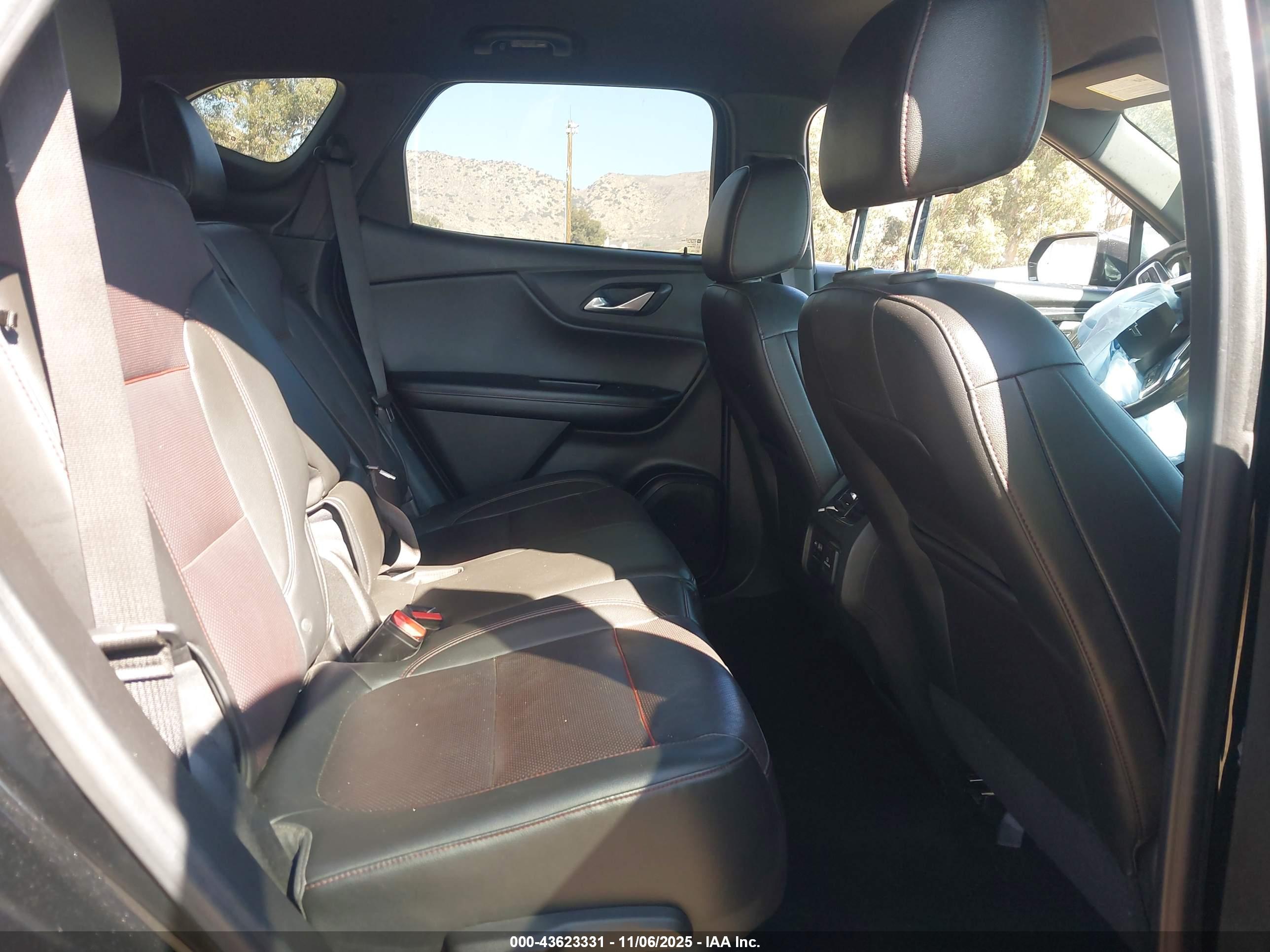CHEVROLET BLAZER image 8