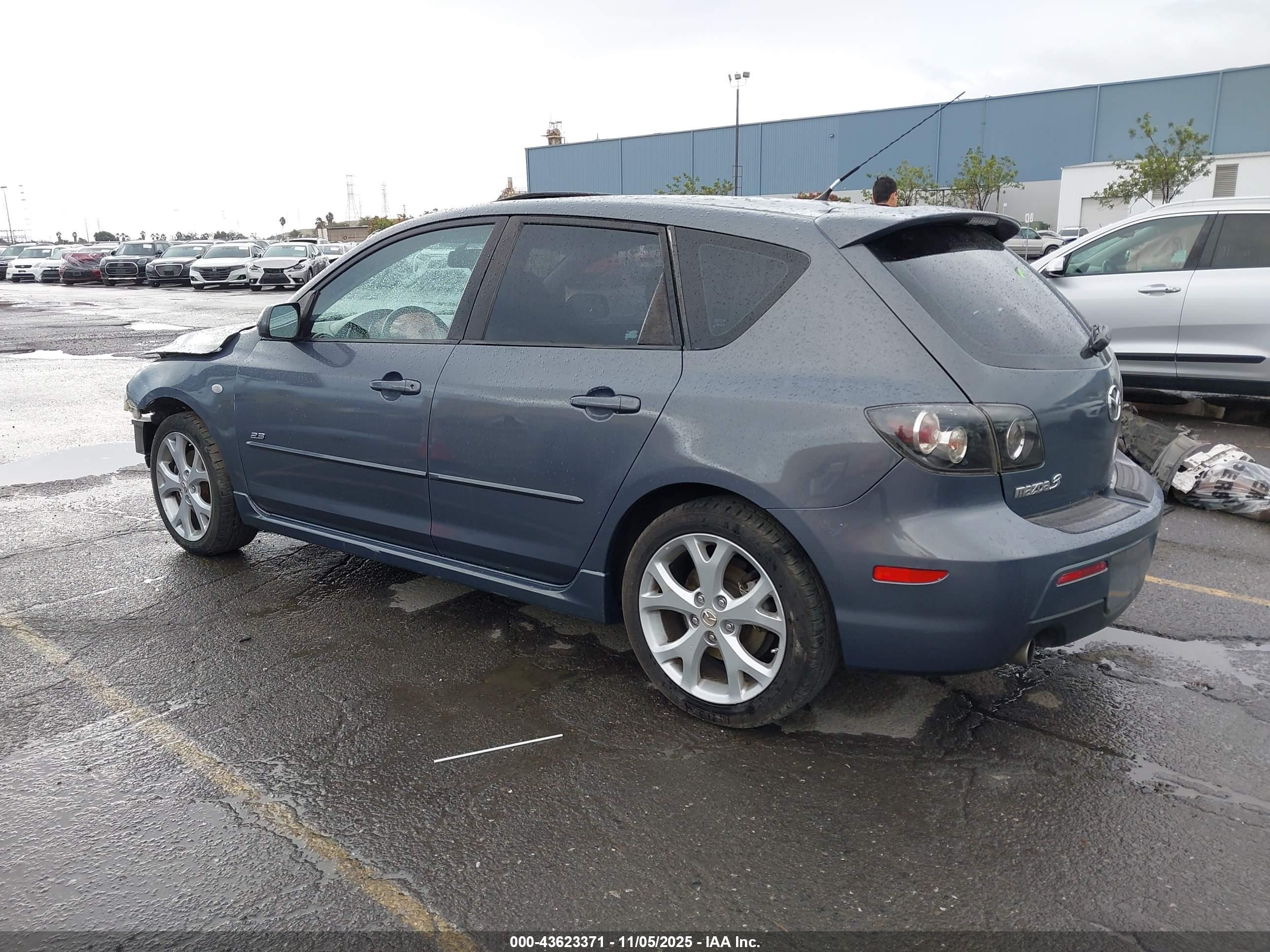 MAZDA MAZDA3 image 3