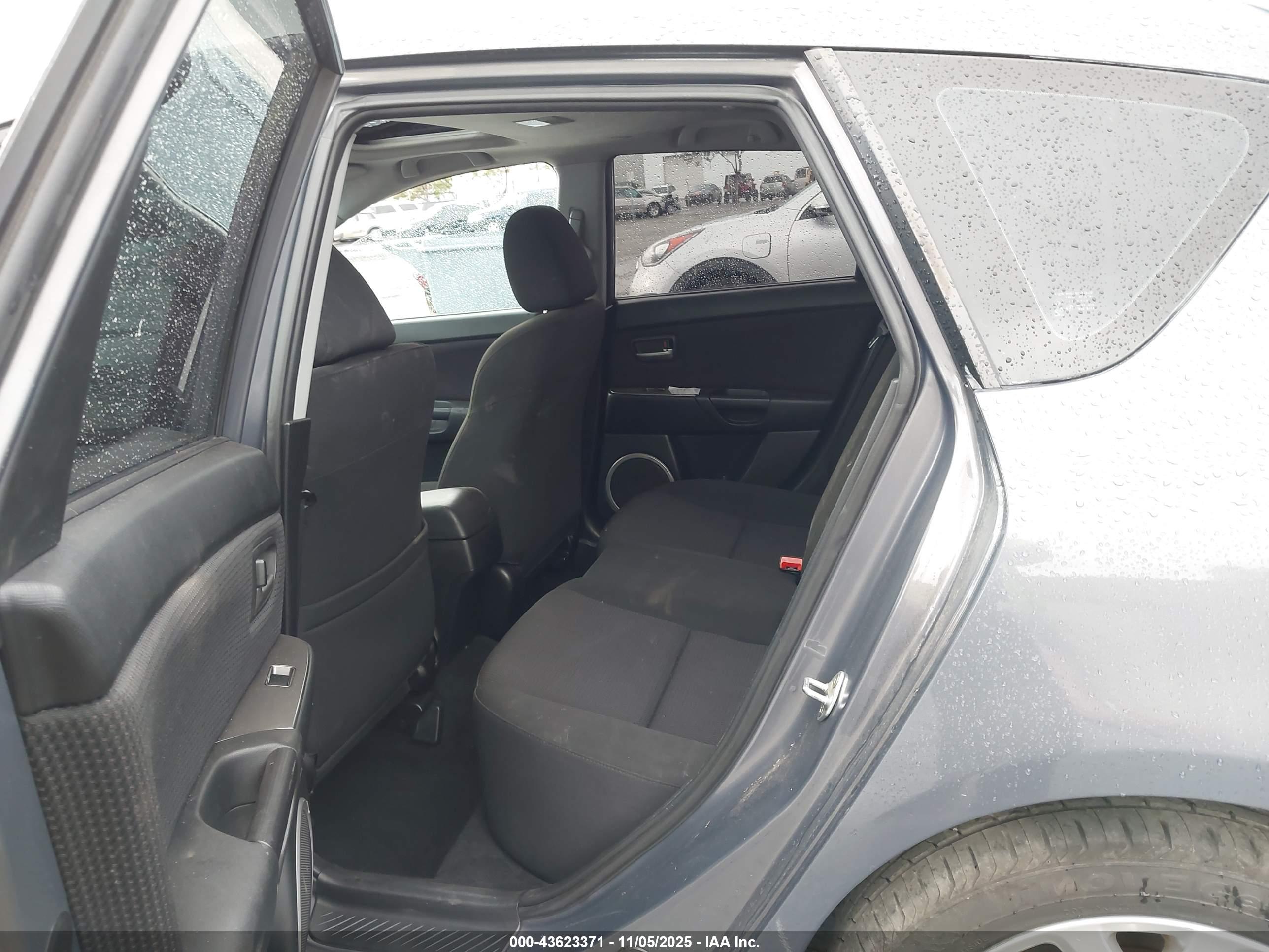 MAZDA MAZDA3 image 8