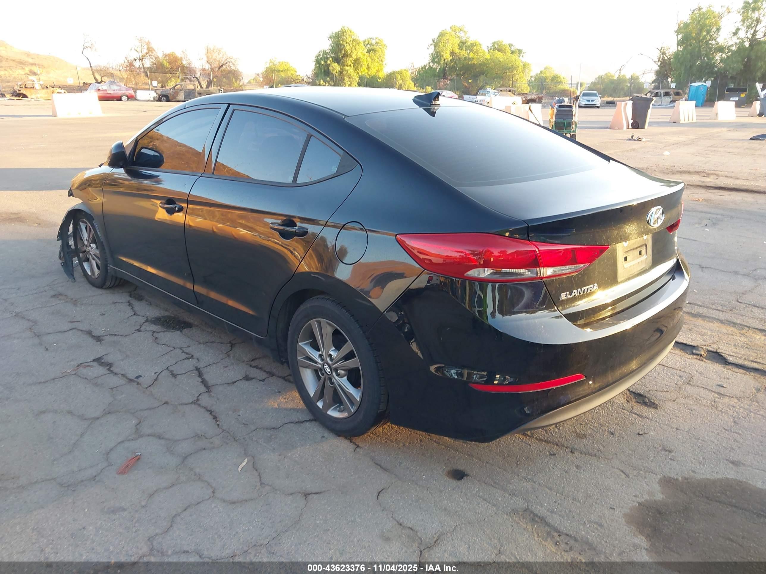 HYUNDAI ELANTRA image 3