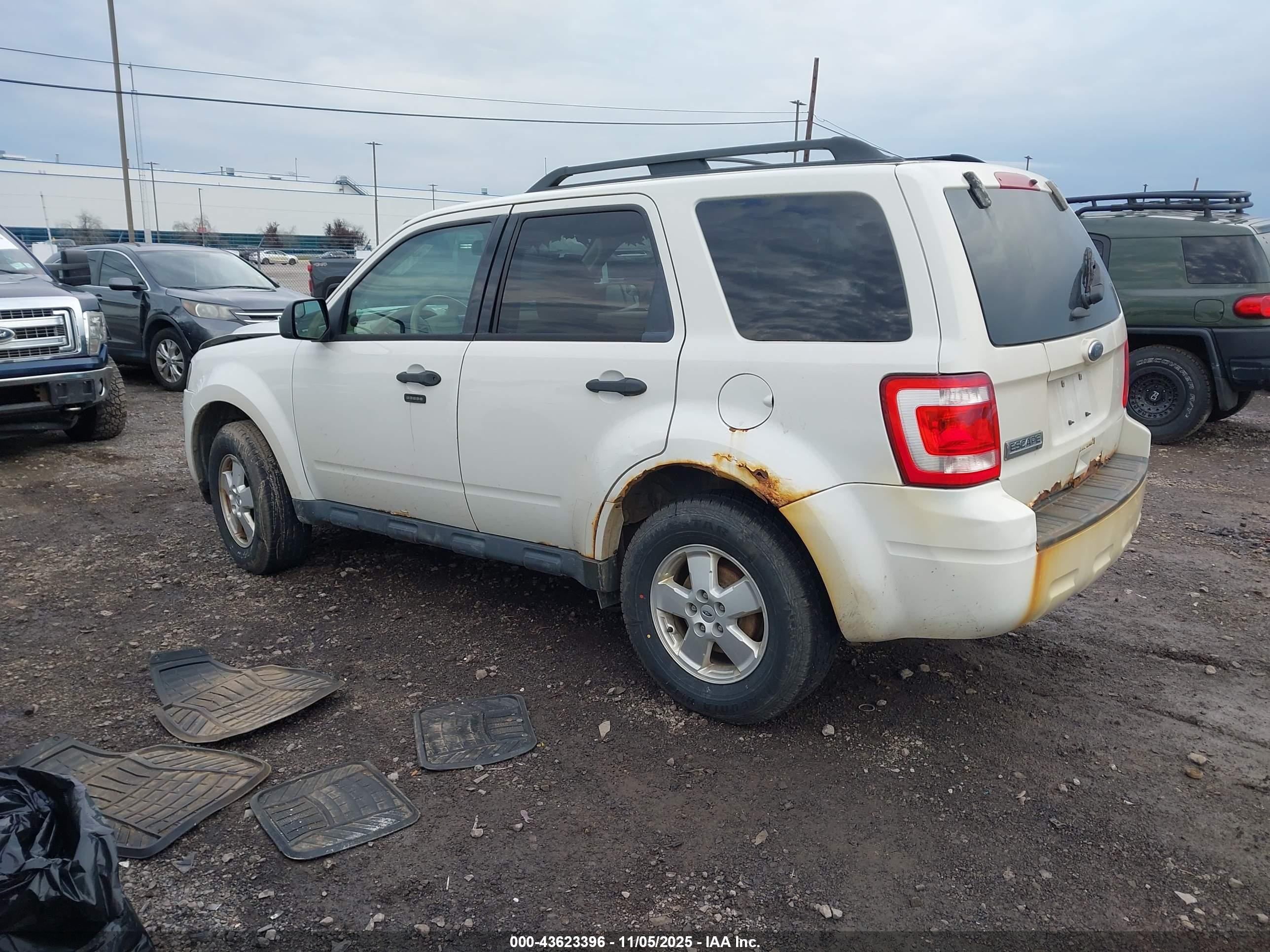 FORD ESCAPE image 3