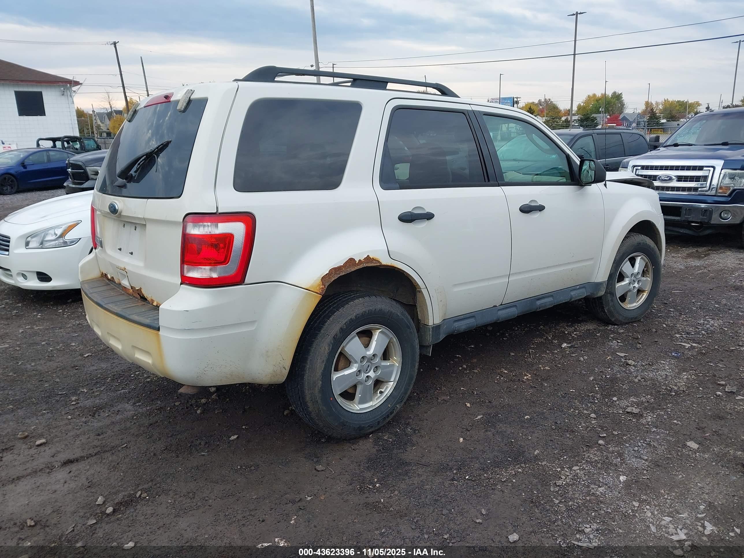 FORD ESCAPE image 4
