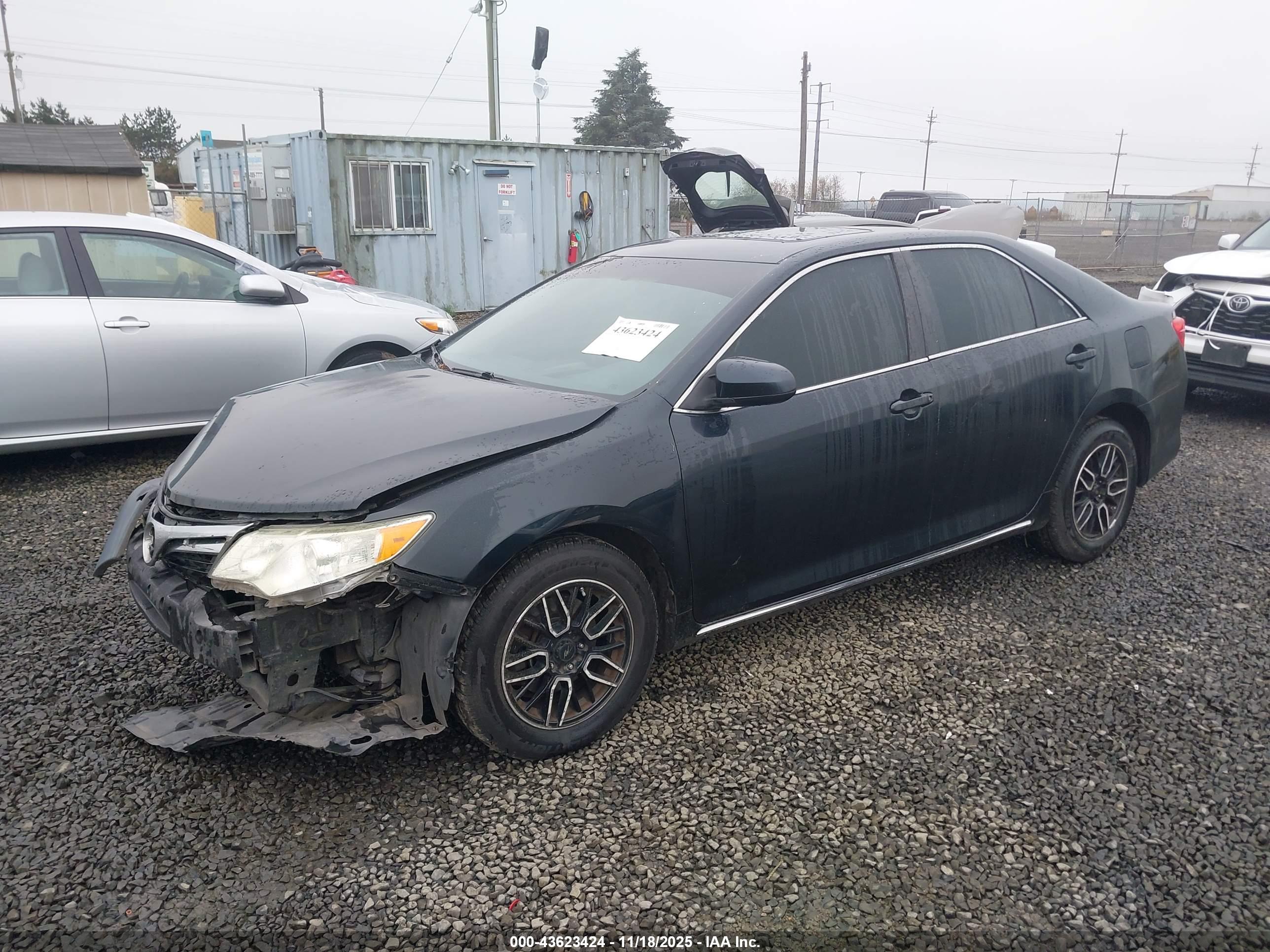 TOYOTA CAMRY image 2