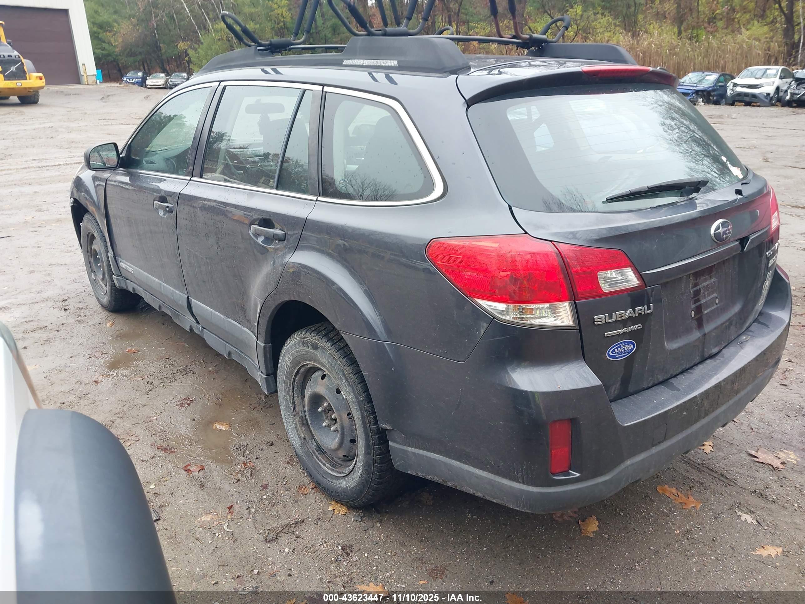 SUBARU OUTBACK image 3