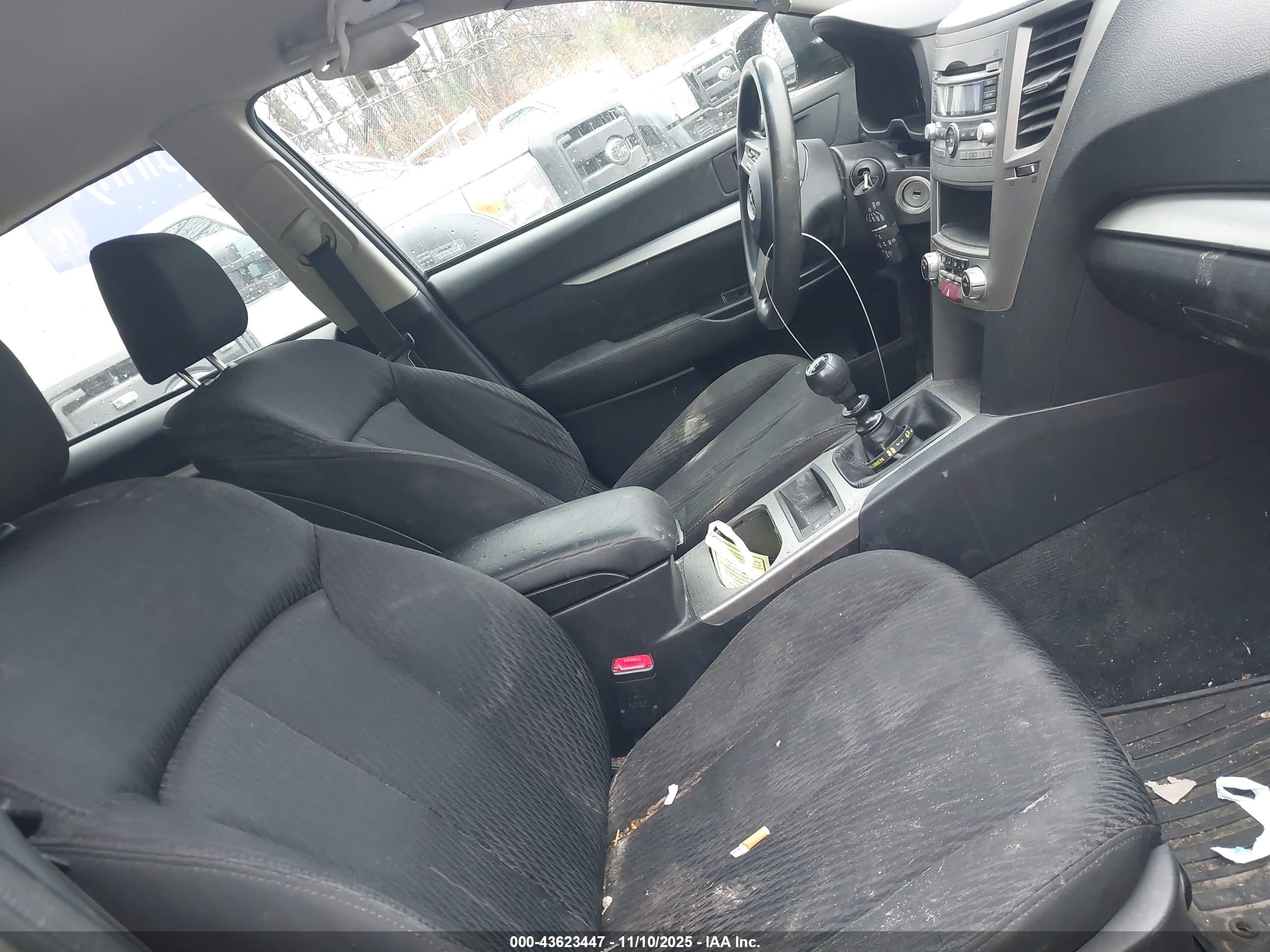 SUBARU OUTBACK image 5