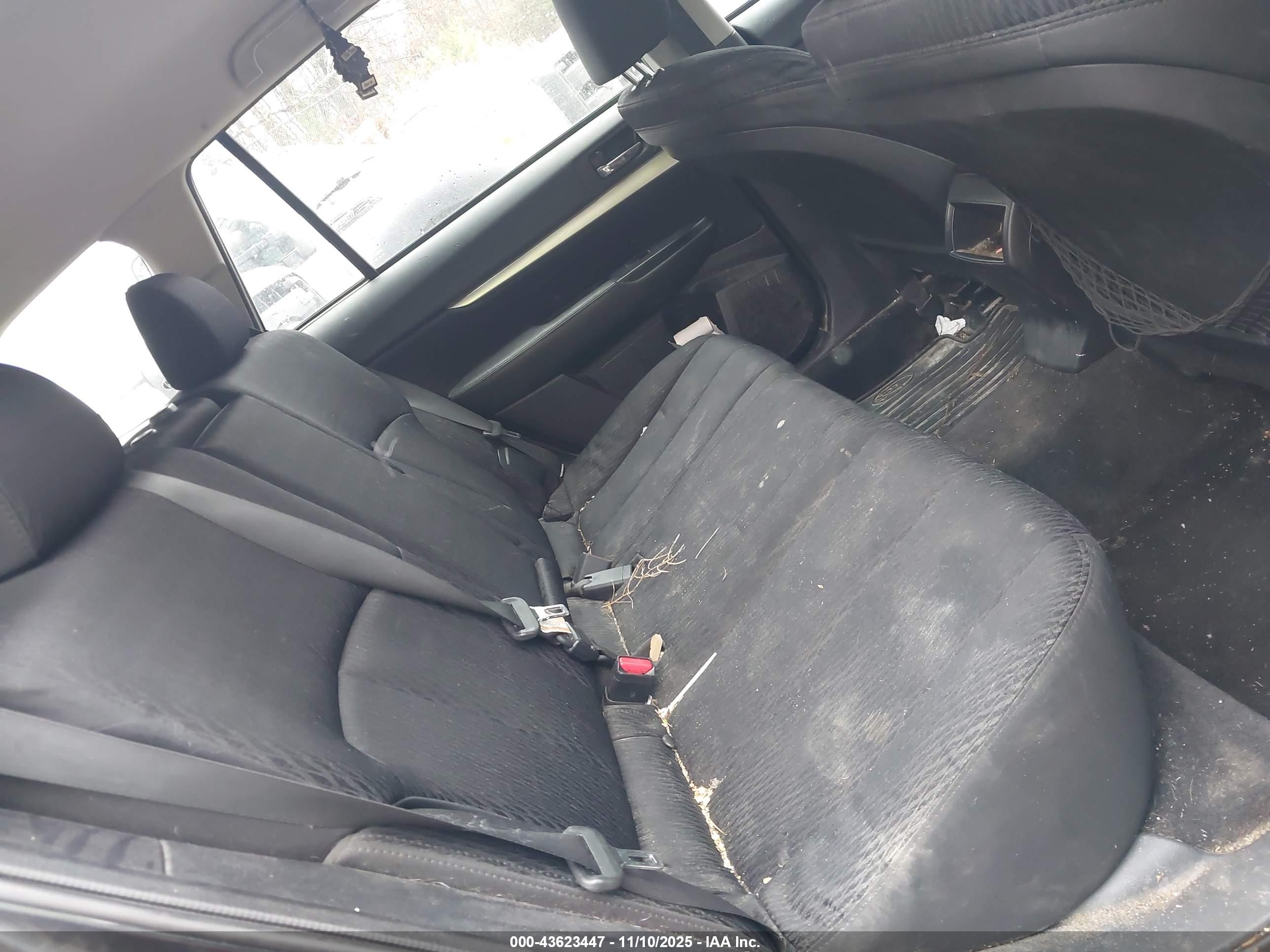 SUBARU OUTBACK image 8