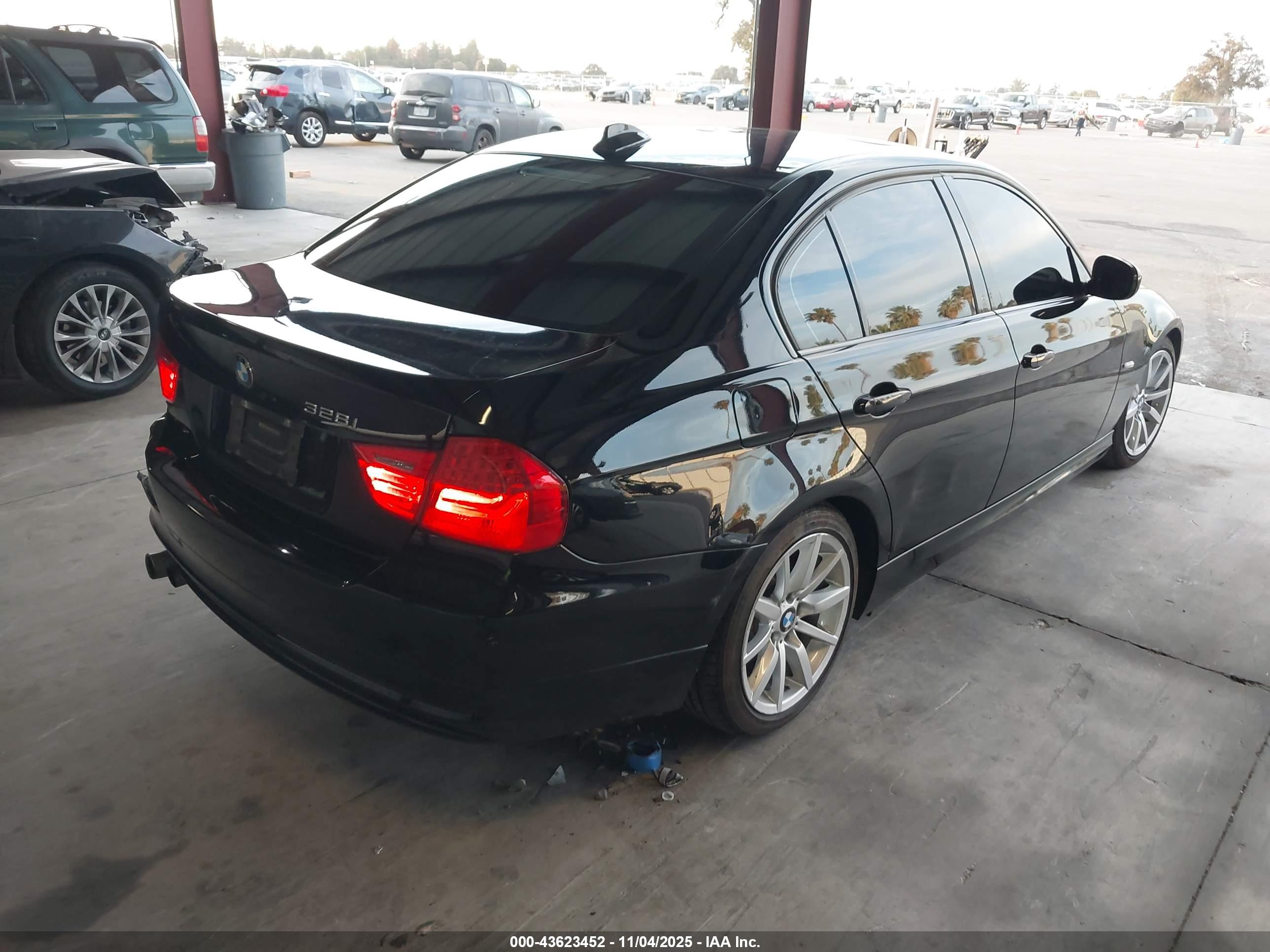 BMW 328I image 4