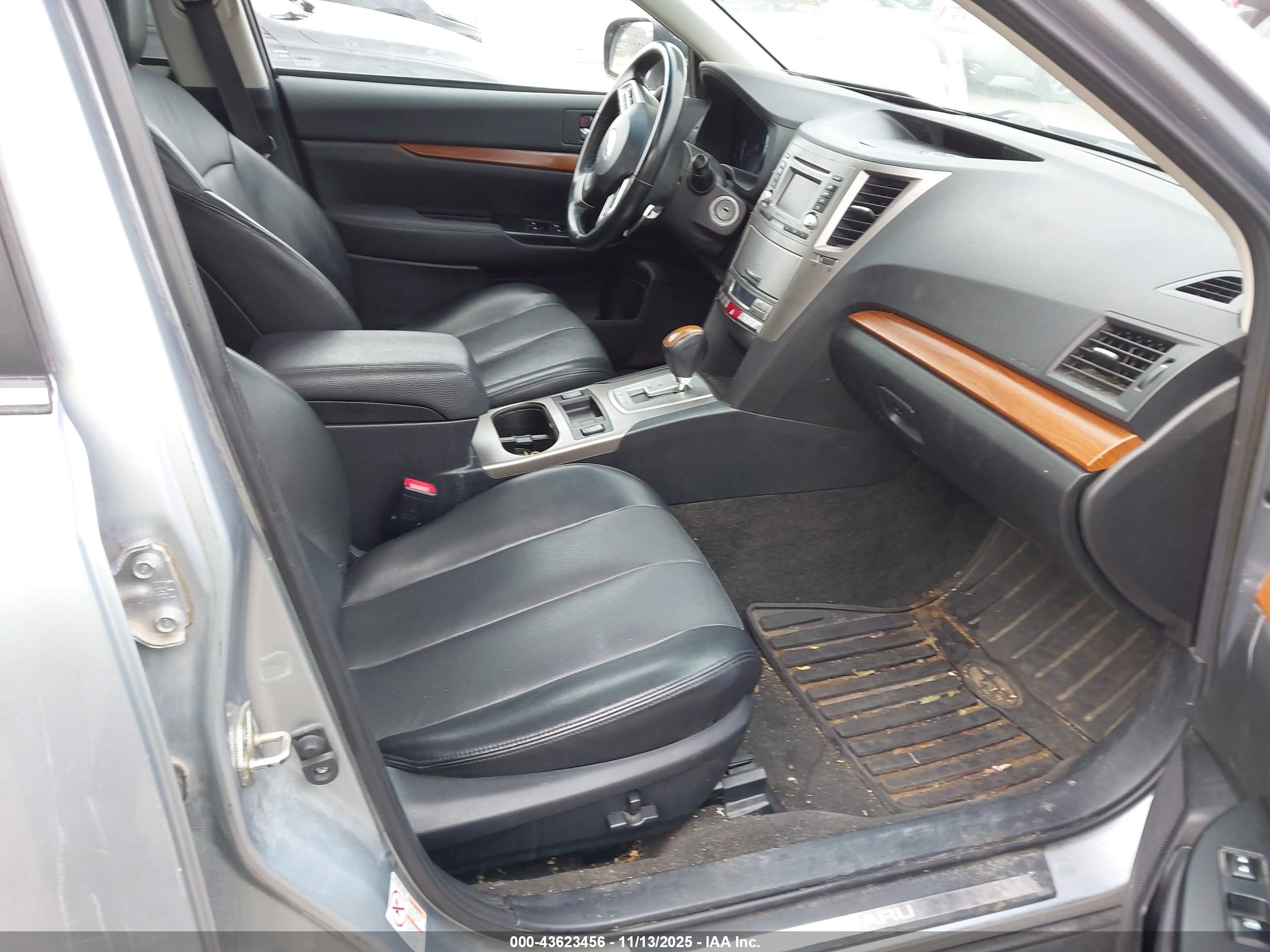 SUBARU OUTBACK image 5