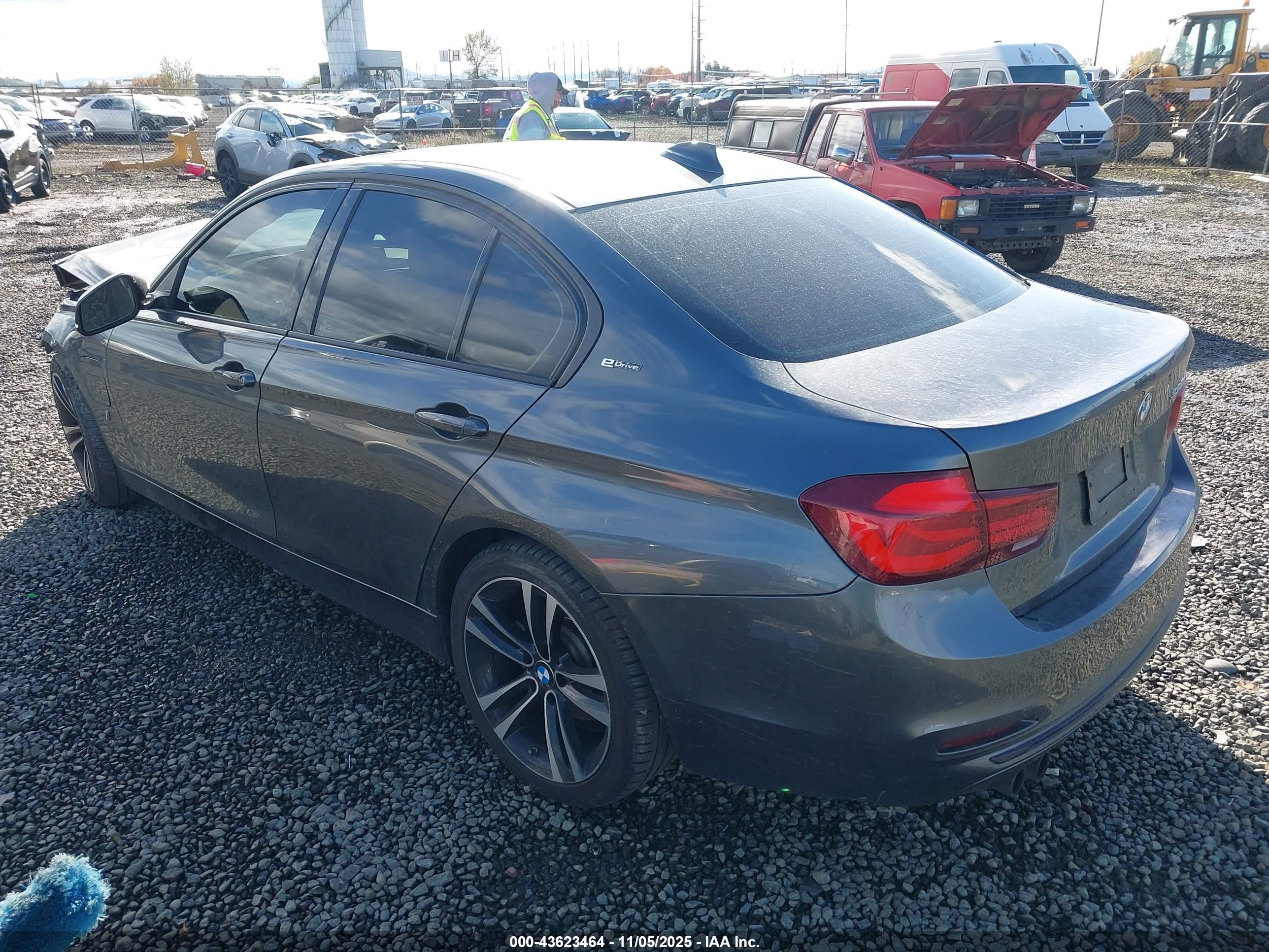 BMW 330E image 3