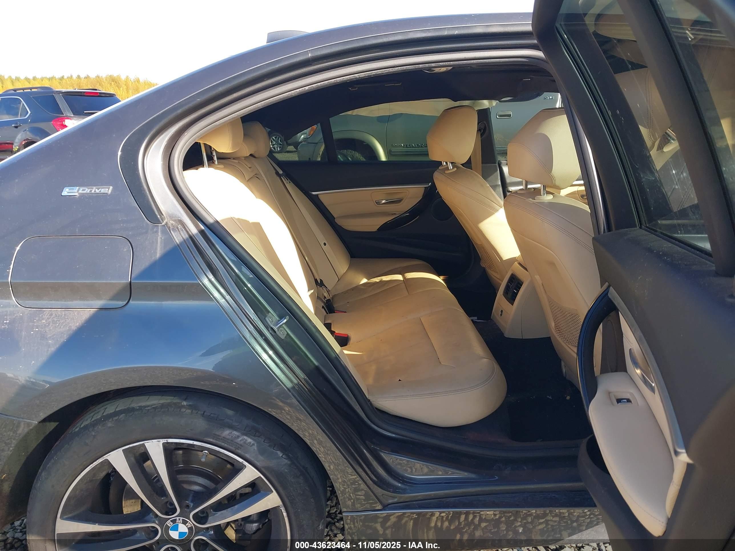 BMW 330E image 8
