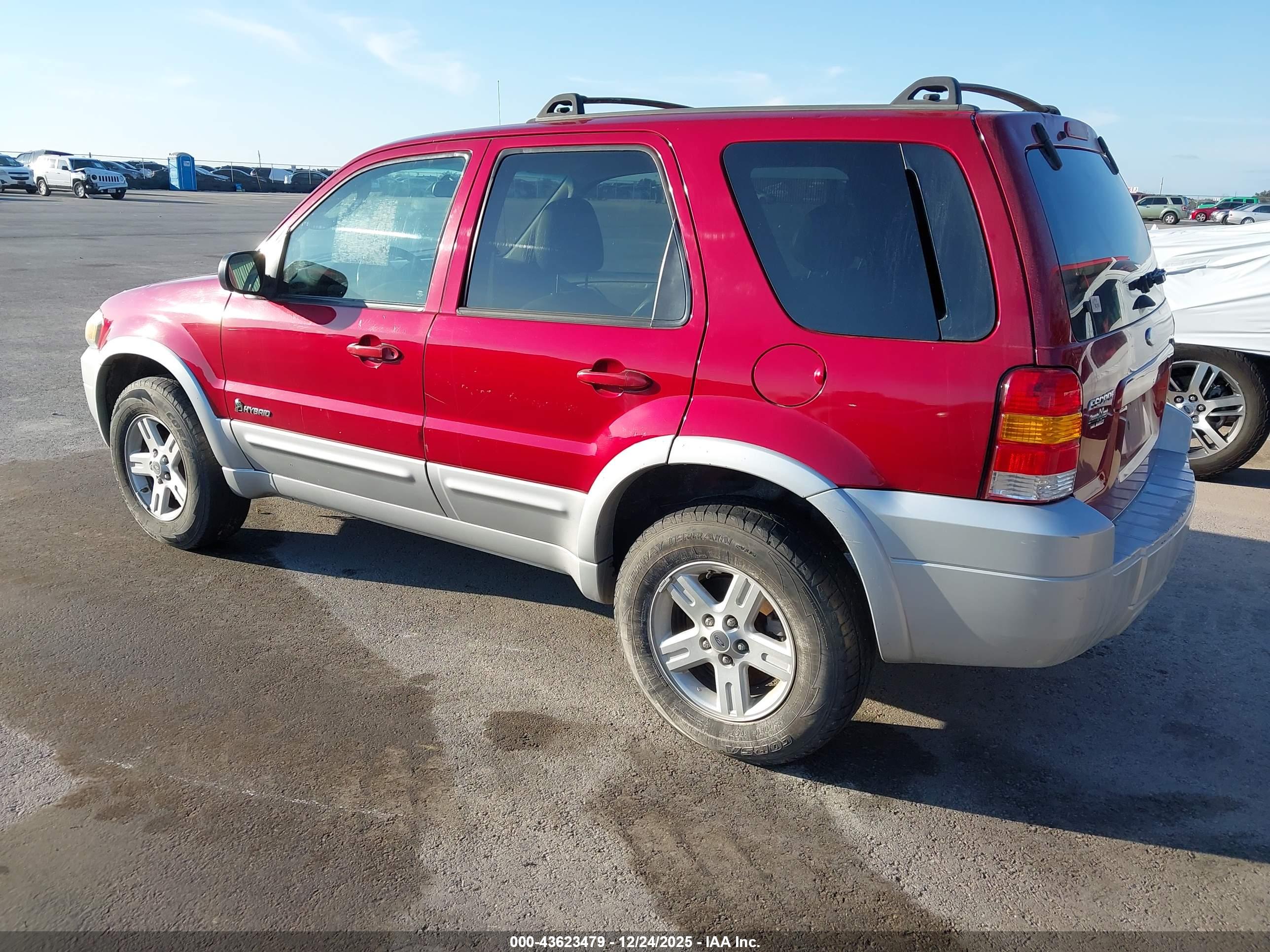 FORD ESCAPE image 3