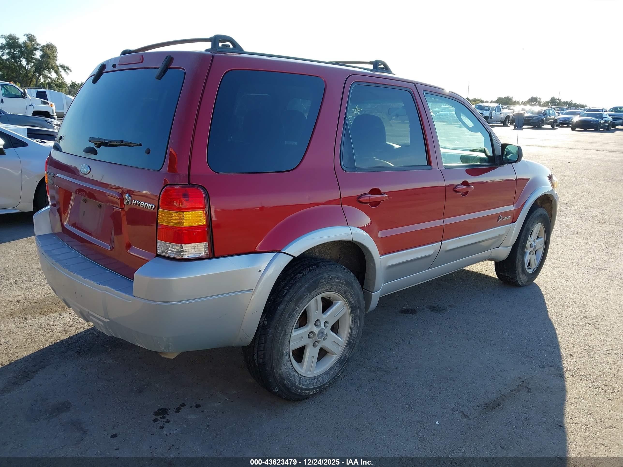 FORD ESCAPE image 4