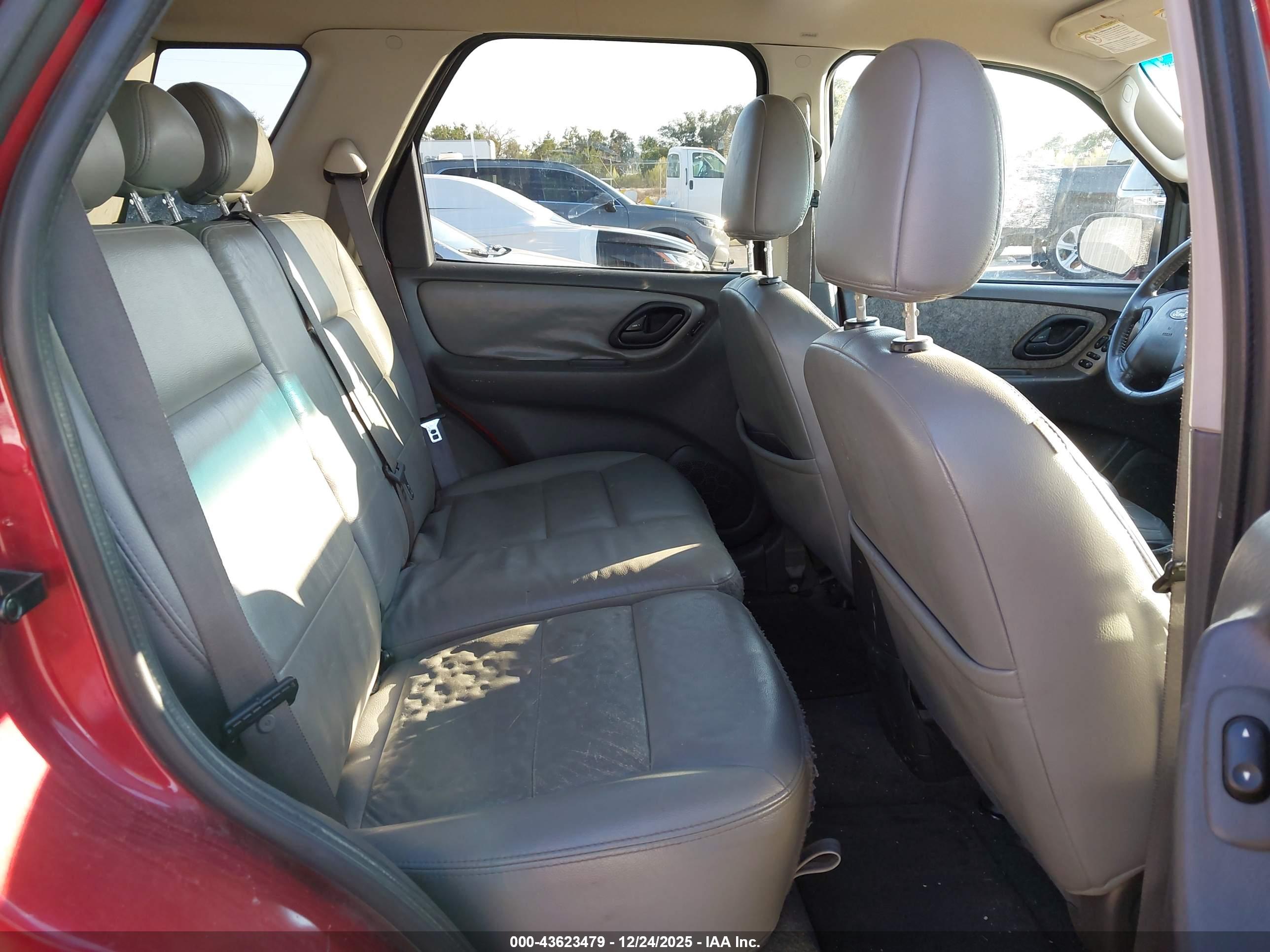 FORD ESCAPE image 8