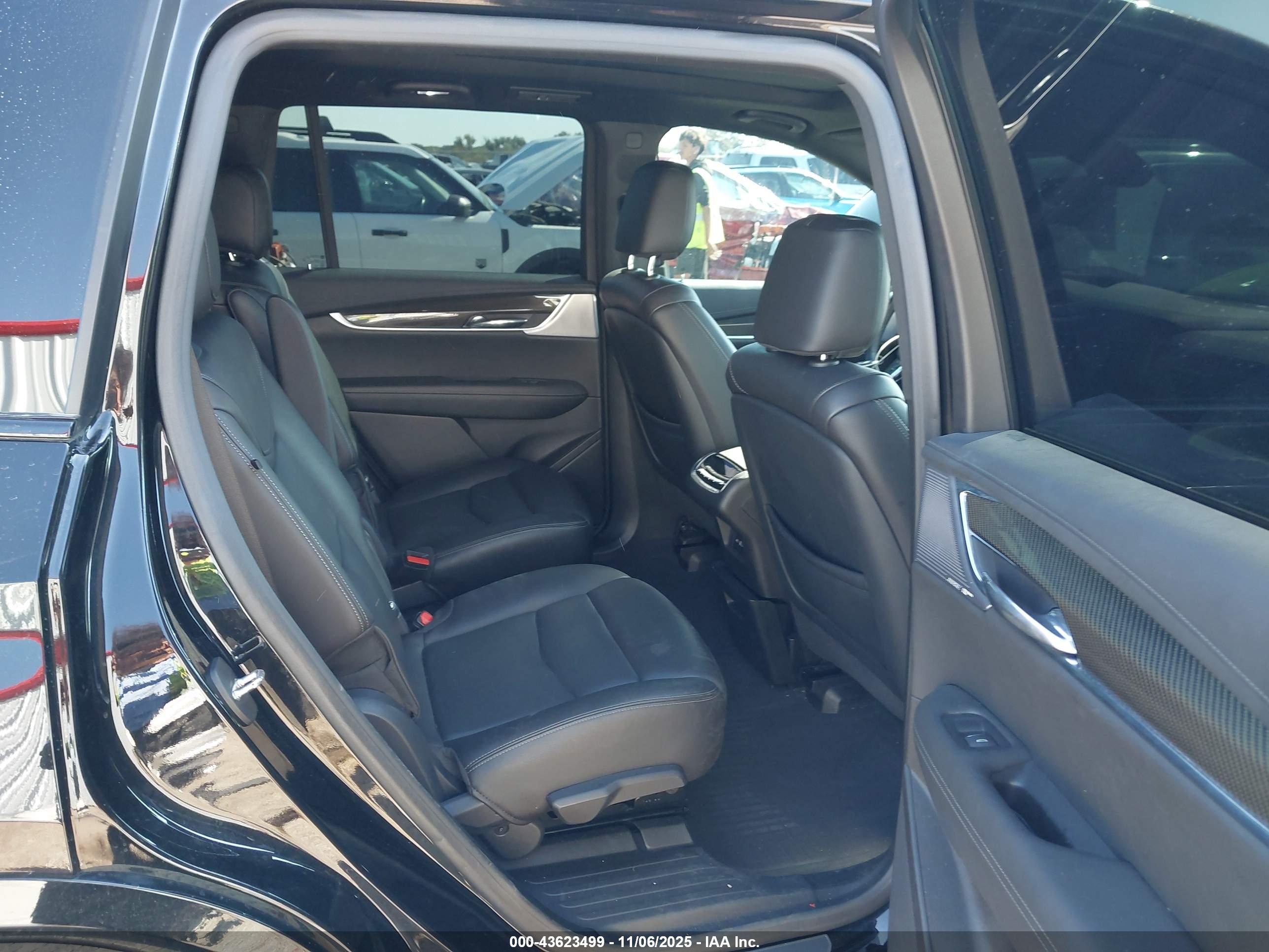 CADILLAC XT6 image 8