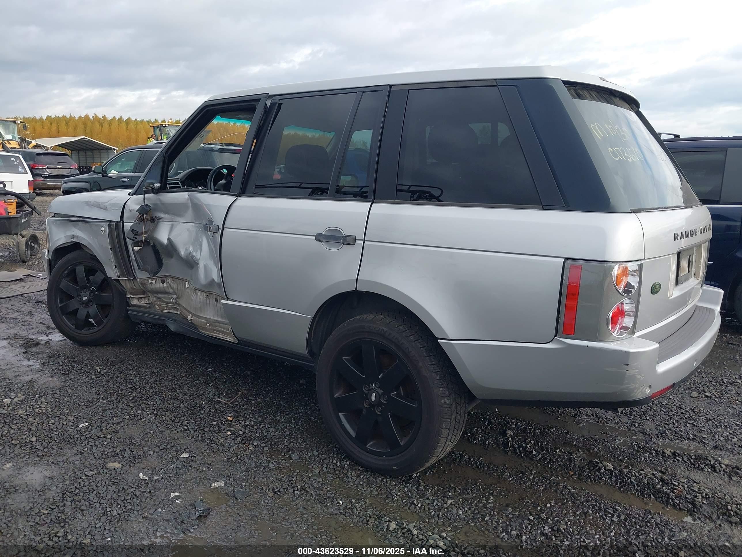LAND ROVER image 3