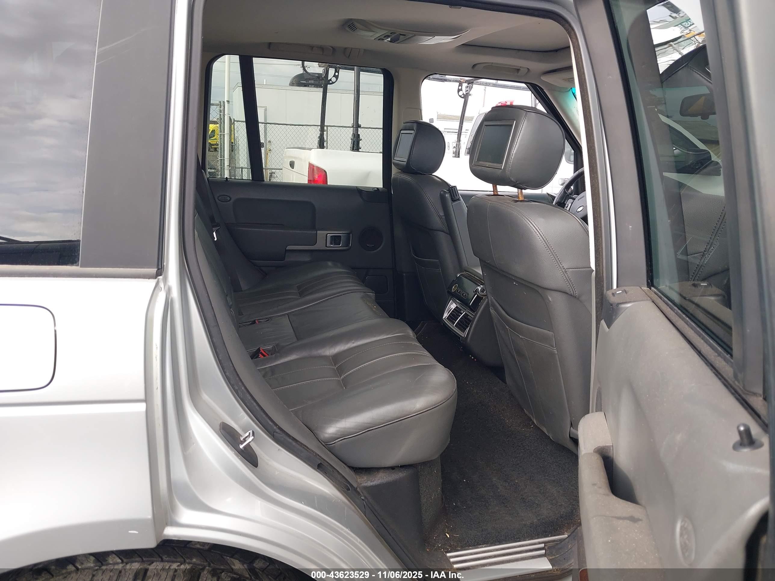 LAND ROVER image 8