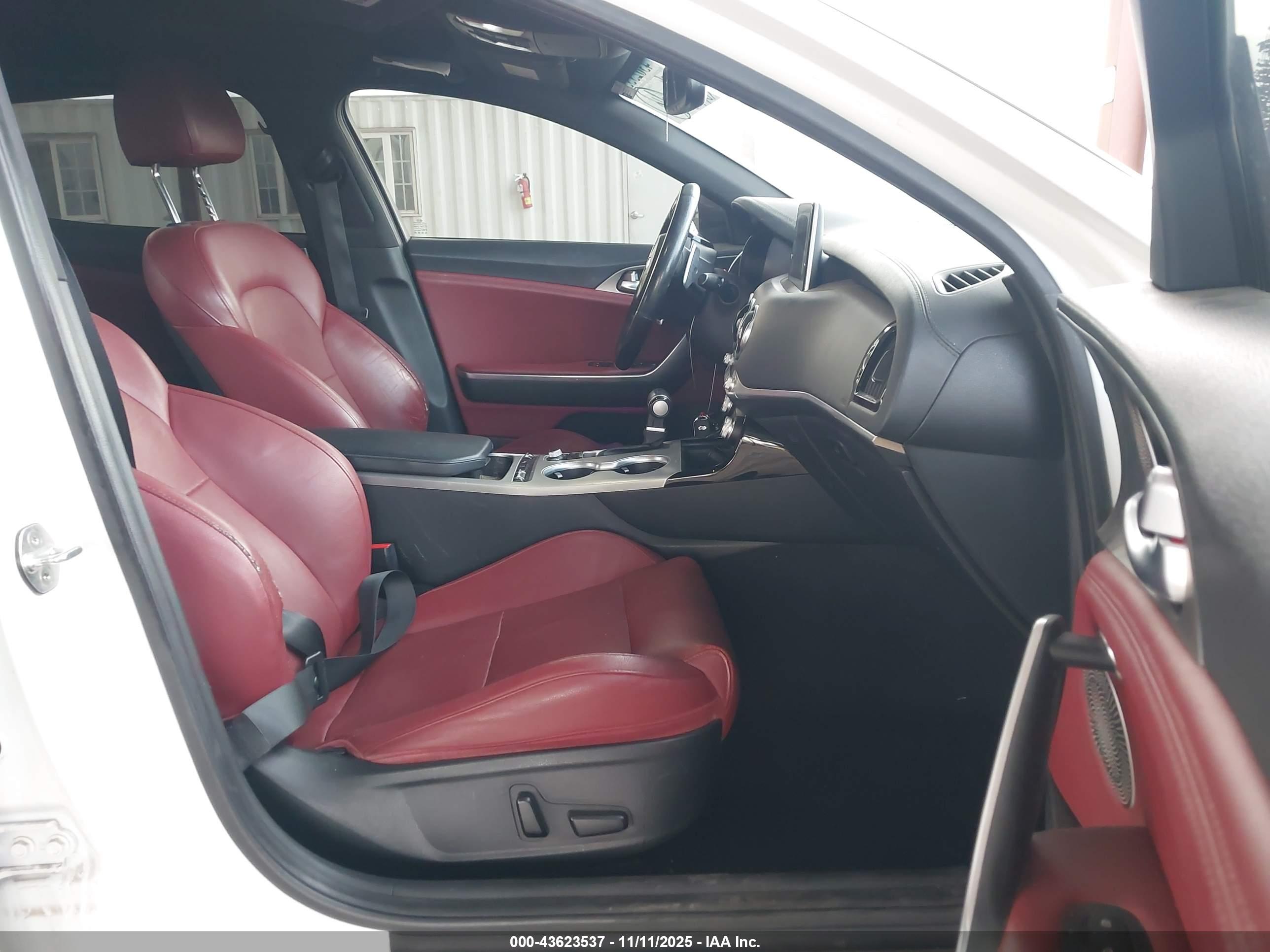 KIA STINGER image 5