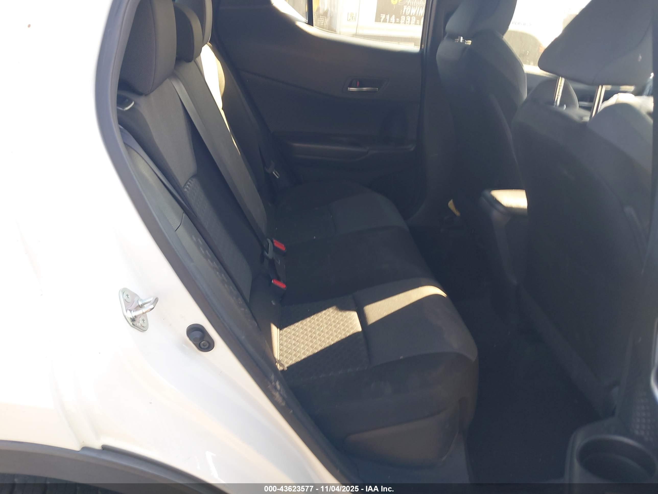 TOYOTA C-HR image 8