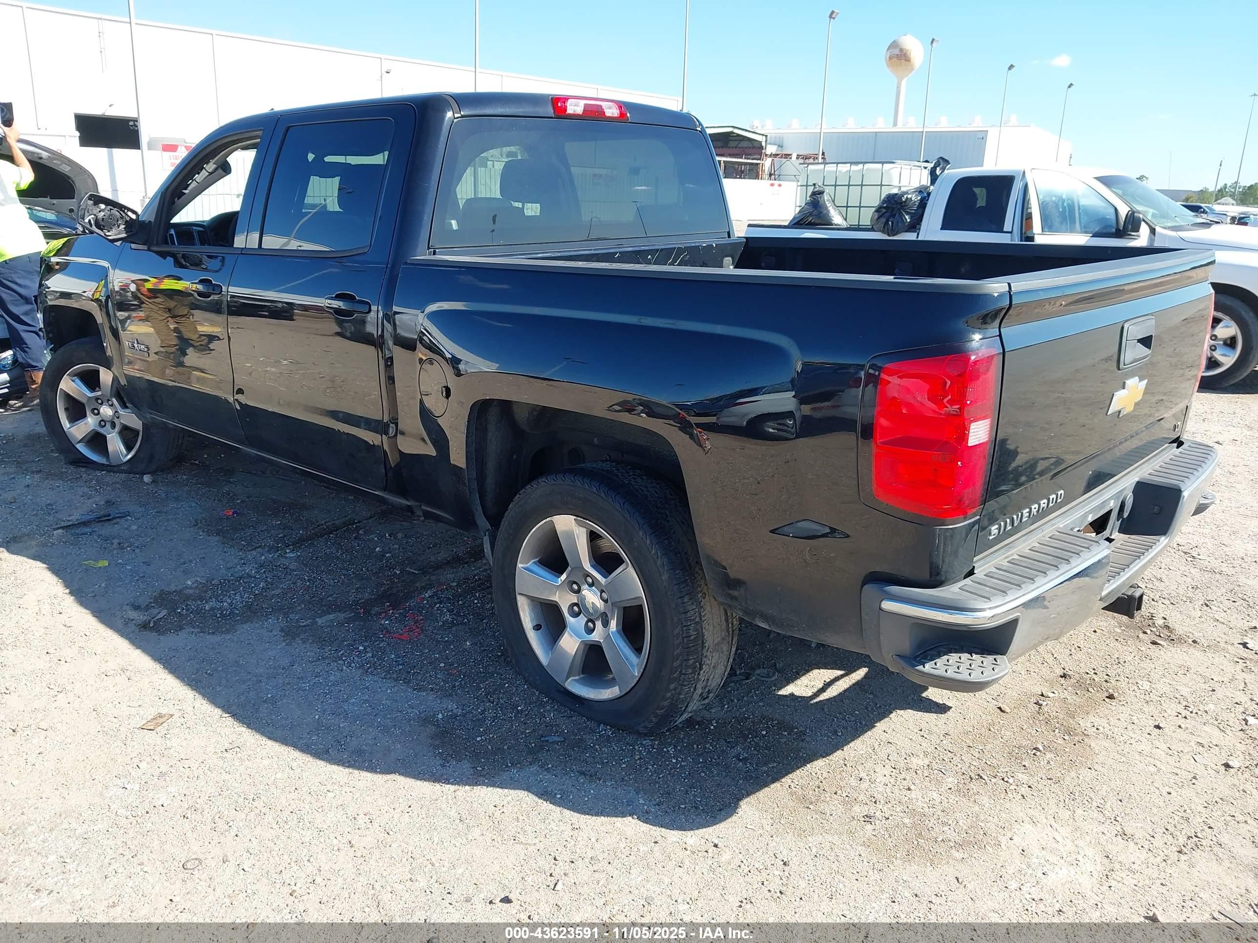 CHEVROLET SILVERADO image 3