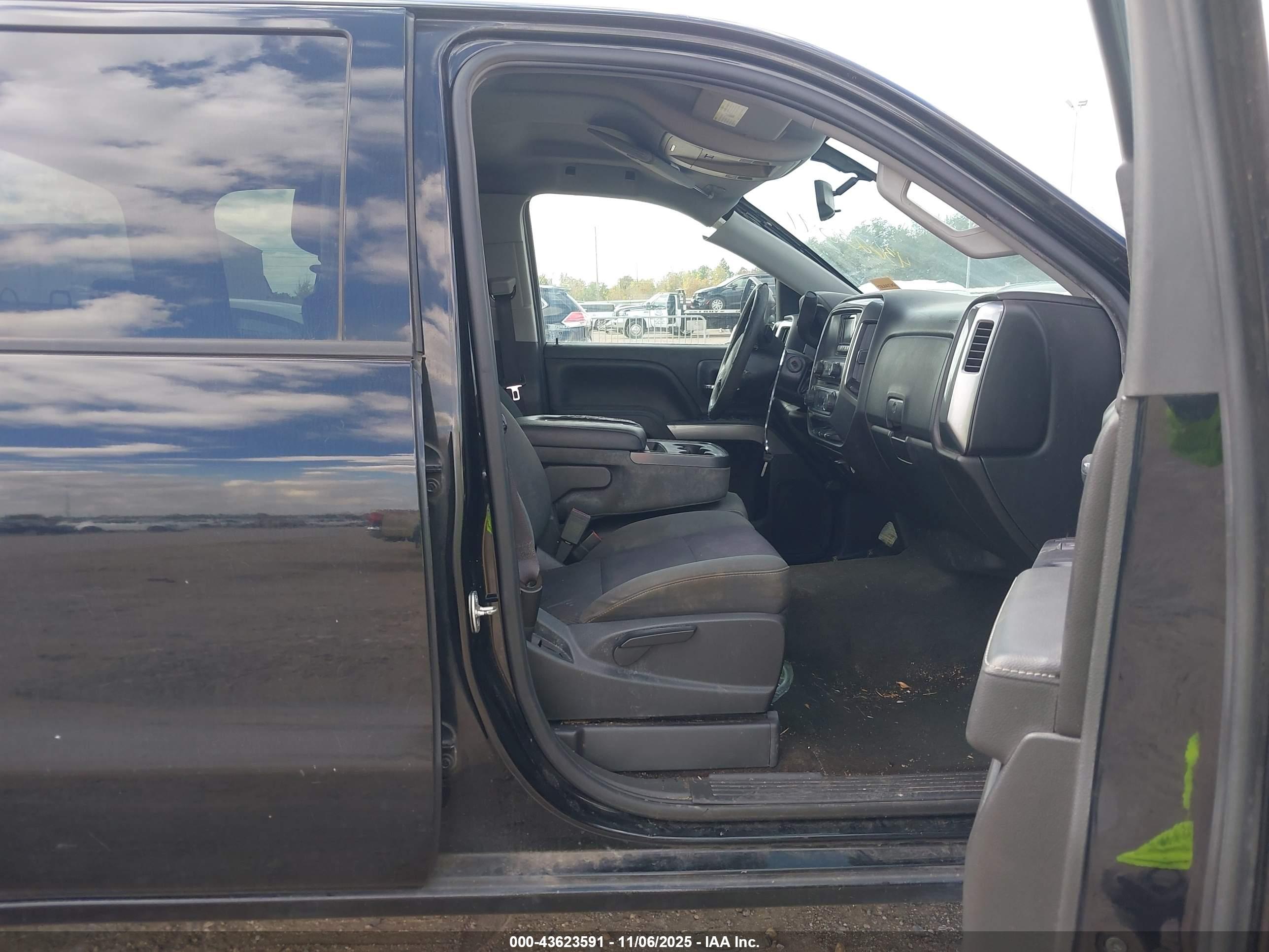 CHEVROLET SILVERADO image 5