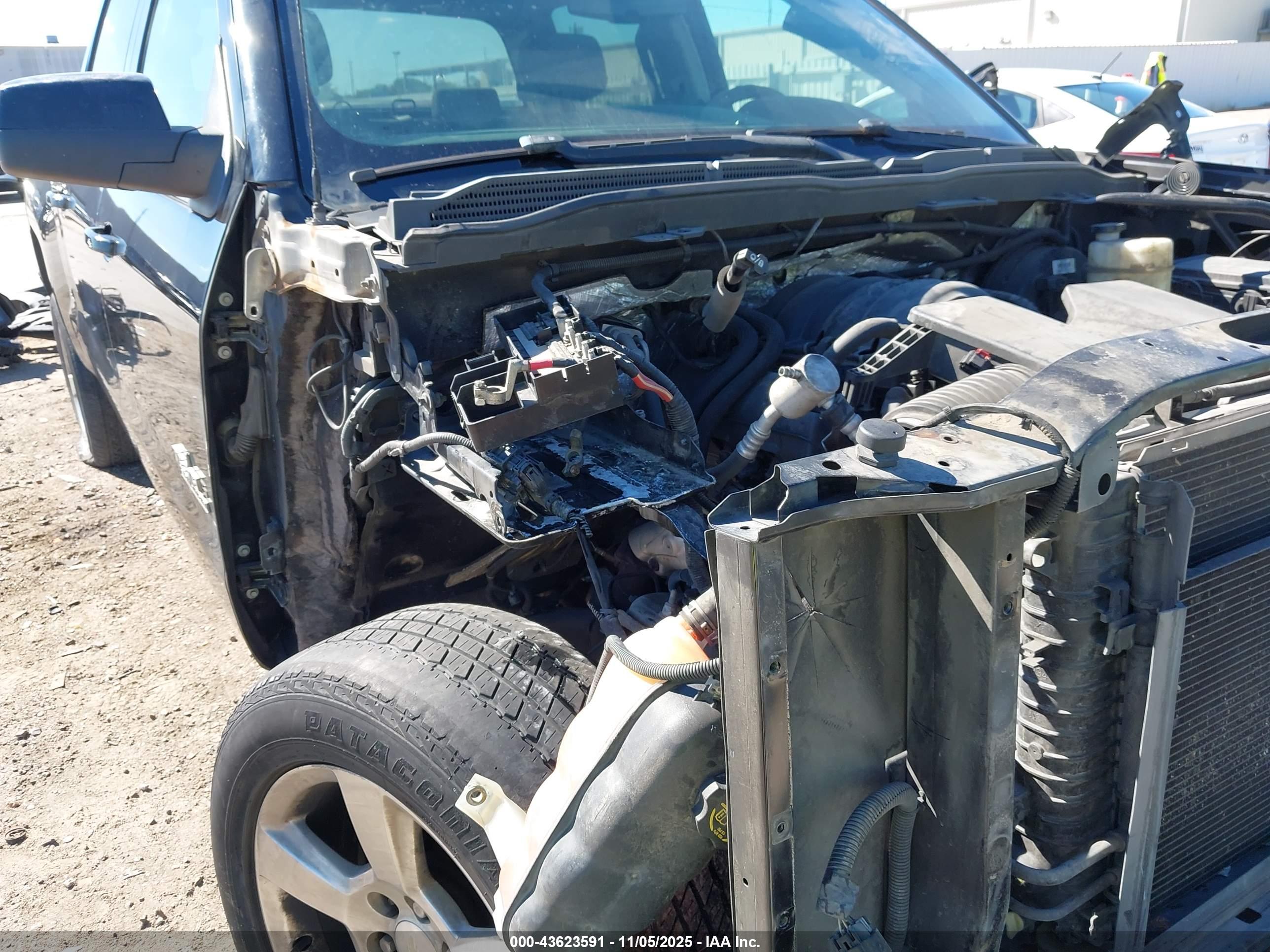 CHEVROLET SILVERADO image 6