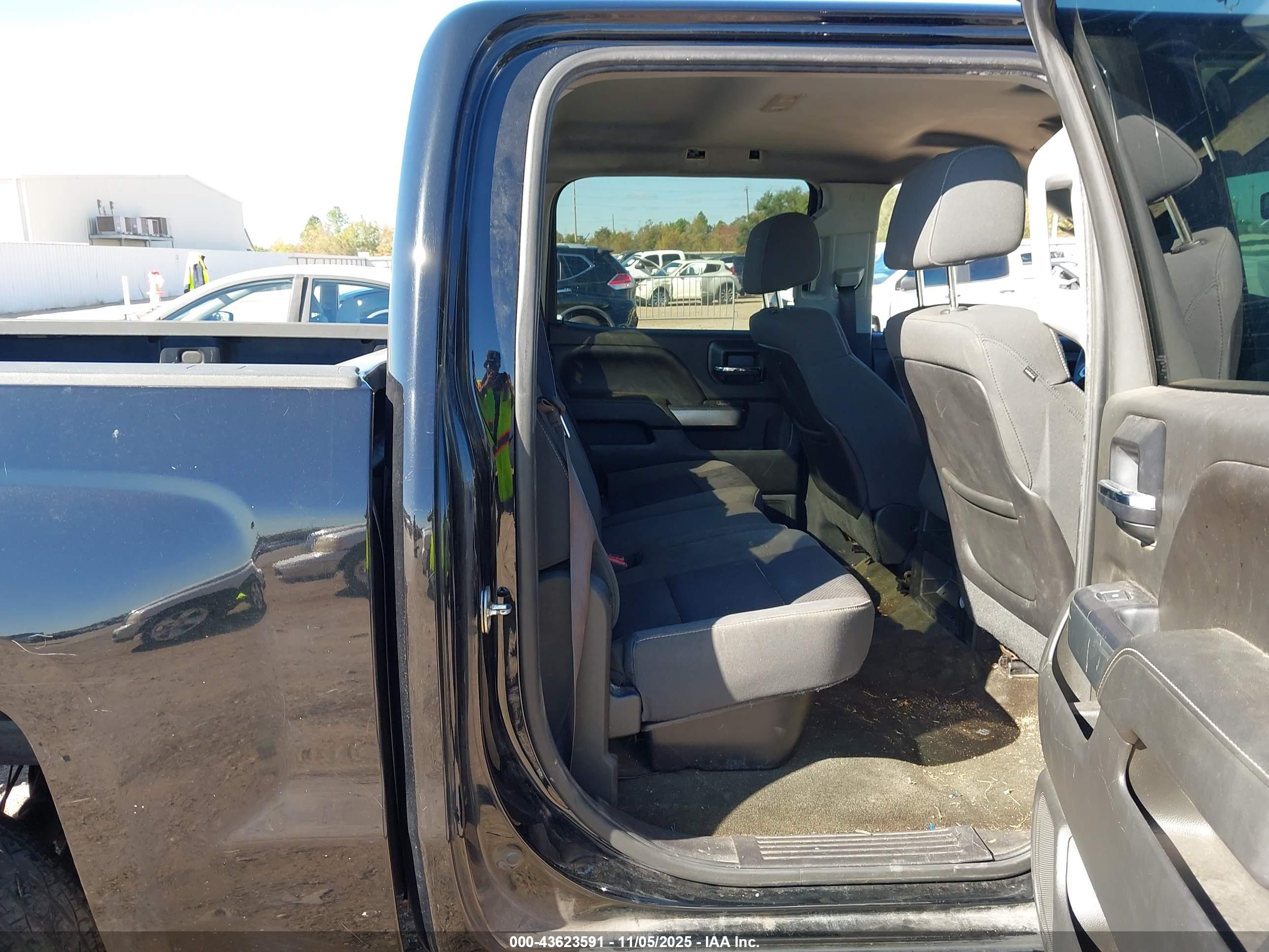 CHEVROLET SILVERADO image 8