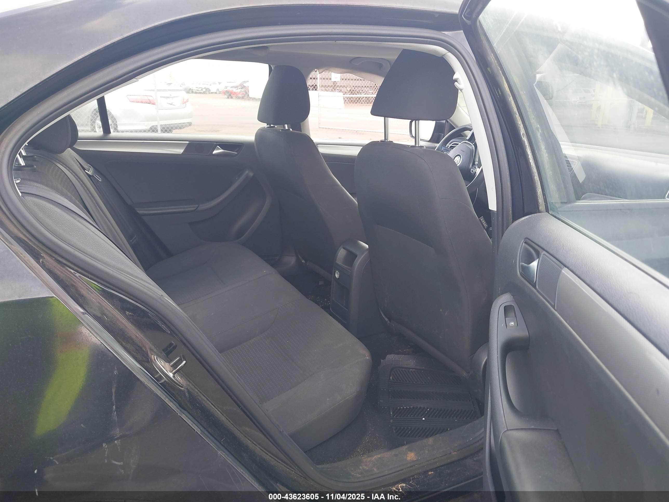 VOLKSWAGEN JETTA image 8