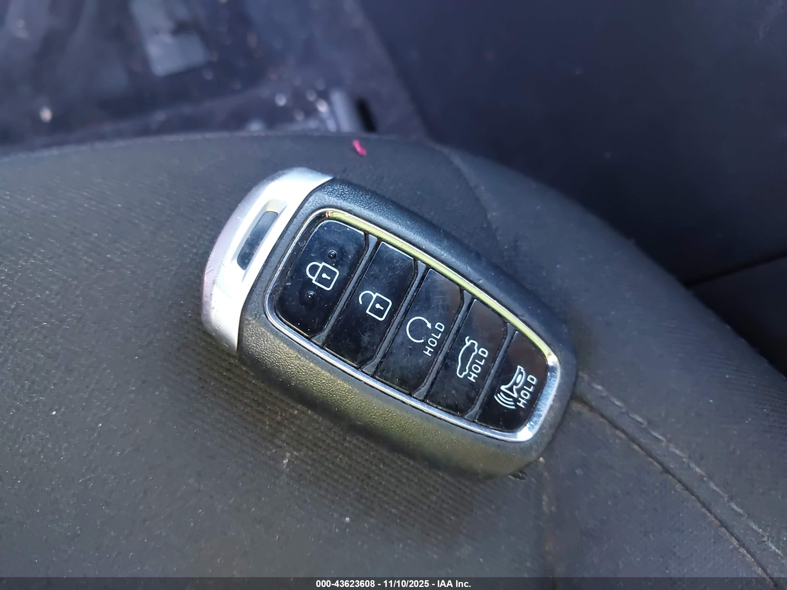 HYUNDAI ELANTRA image 11