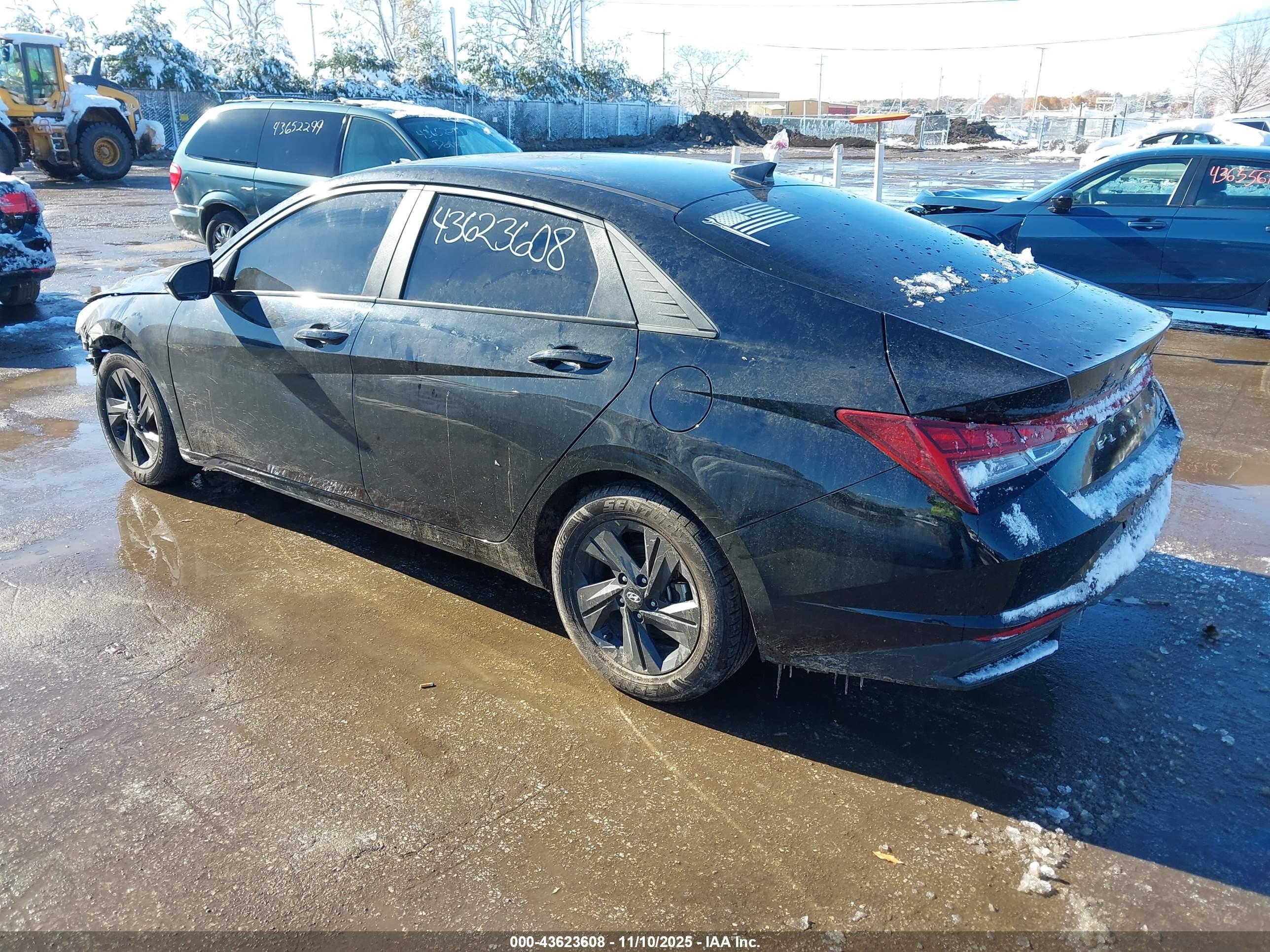 HYUNDAI ELANTRA image 3