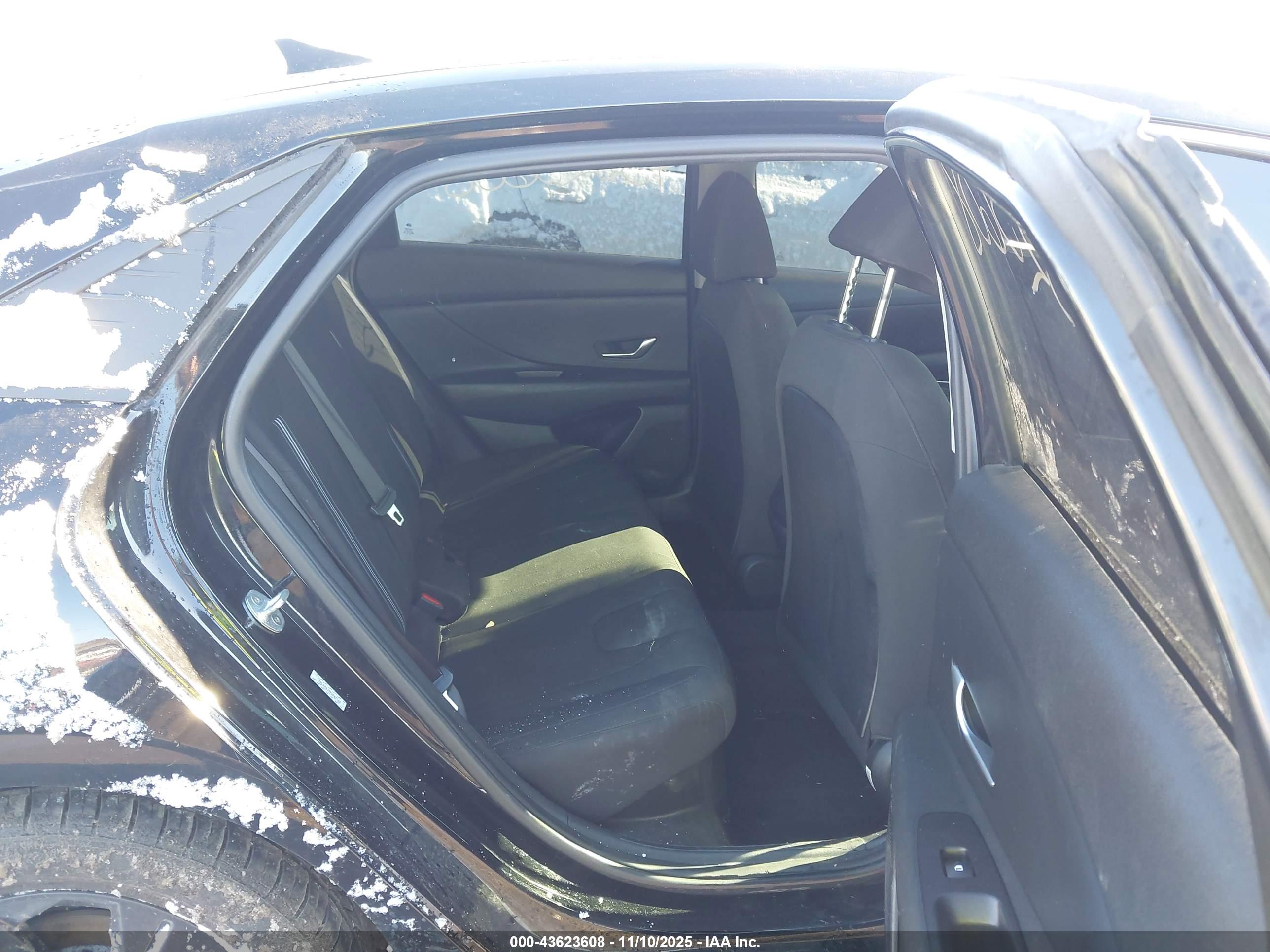 HYUNDAI ELANTRA image 8
