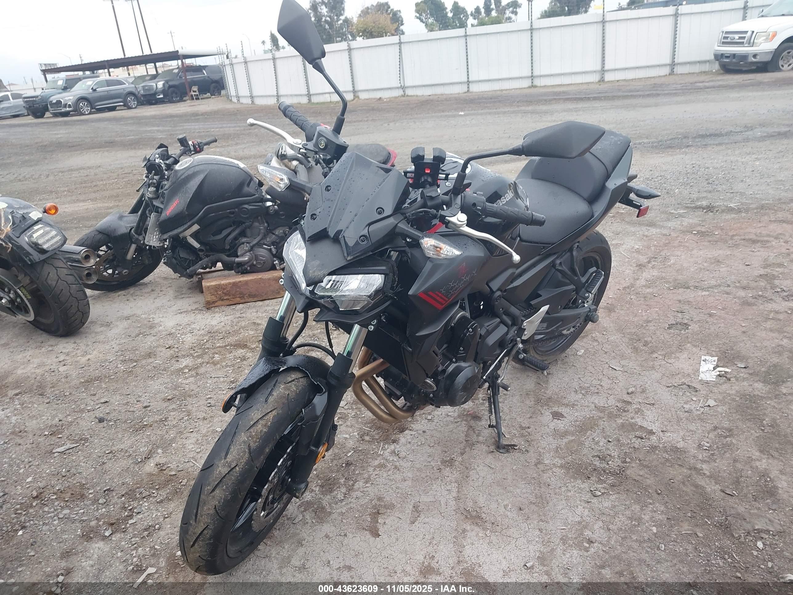 KAWASAKI ER650 image 2