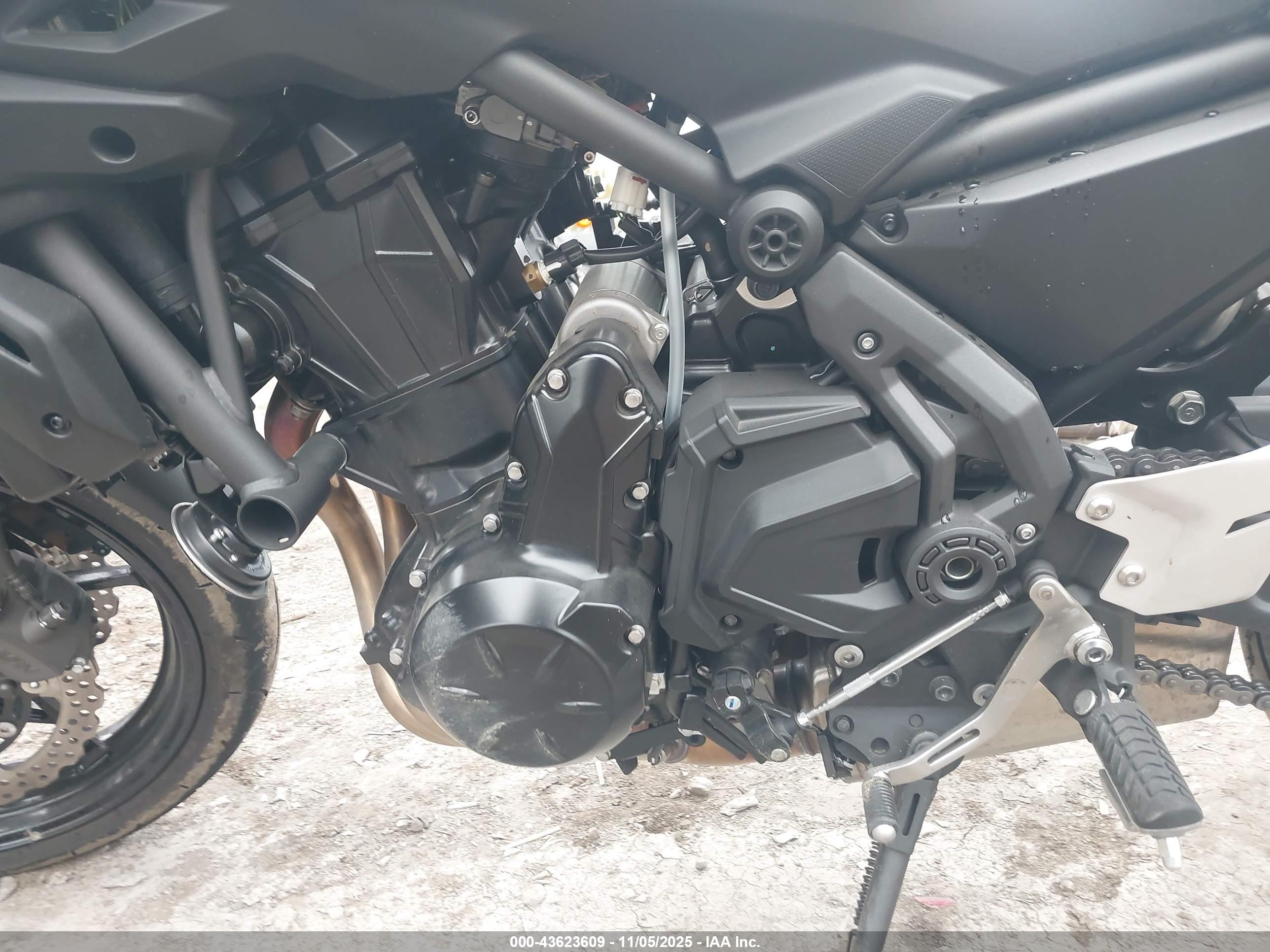 KAWASAKI ER650 image 9