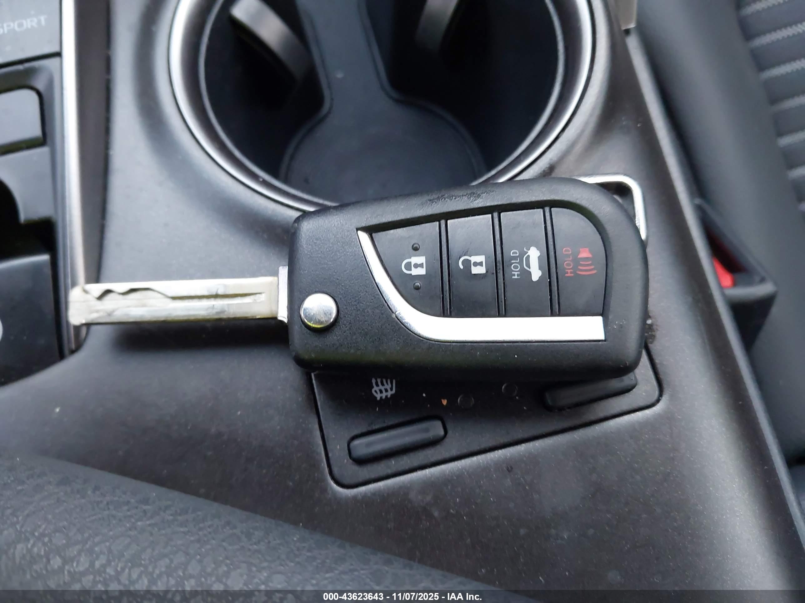 TOYOTA CAMRY image 11