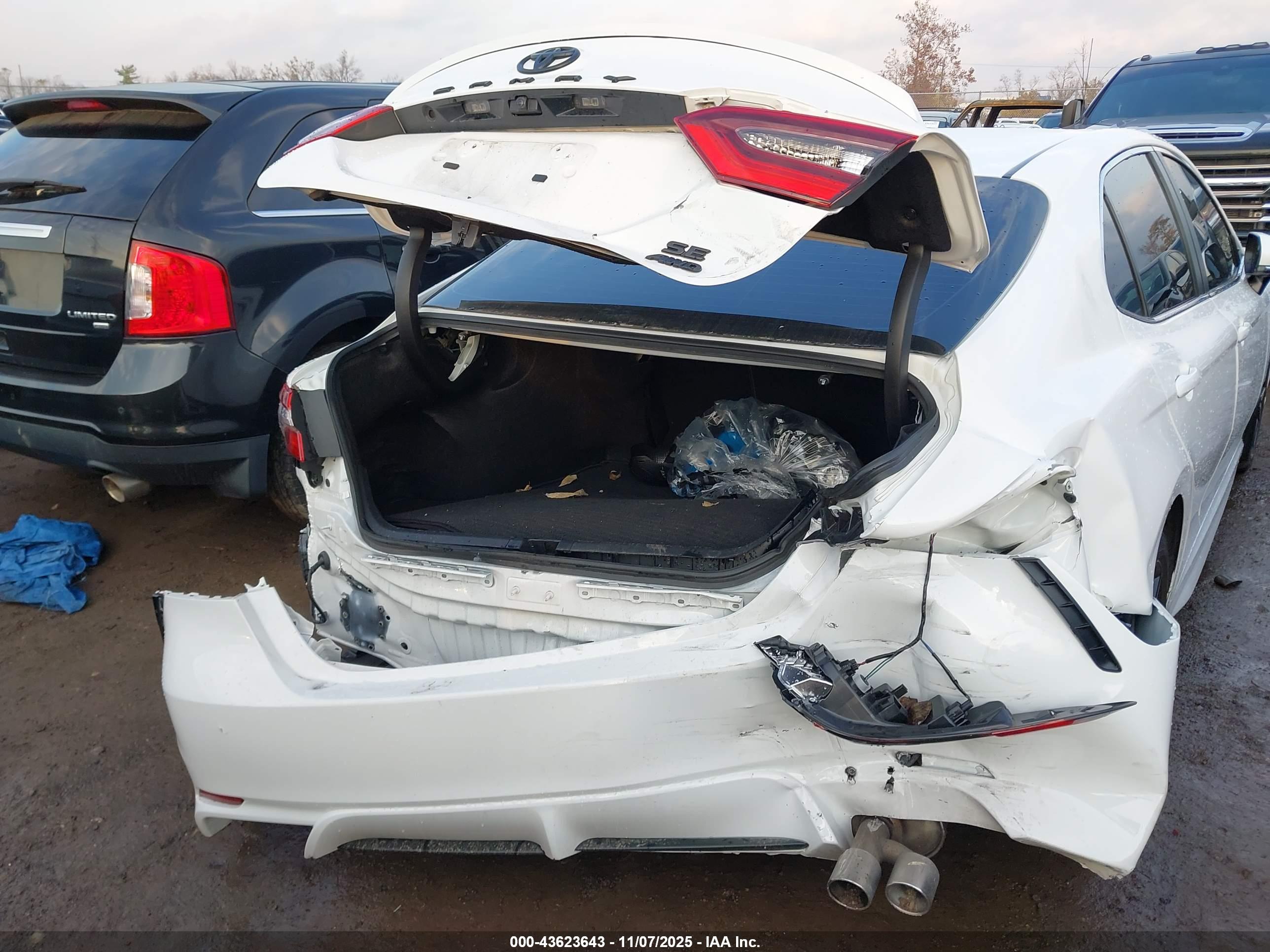 TOYOTA CAMRY image 6