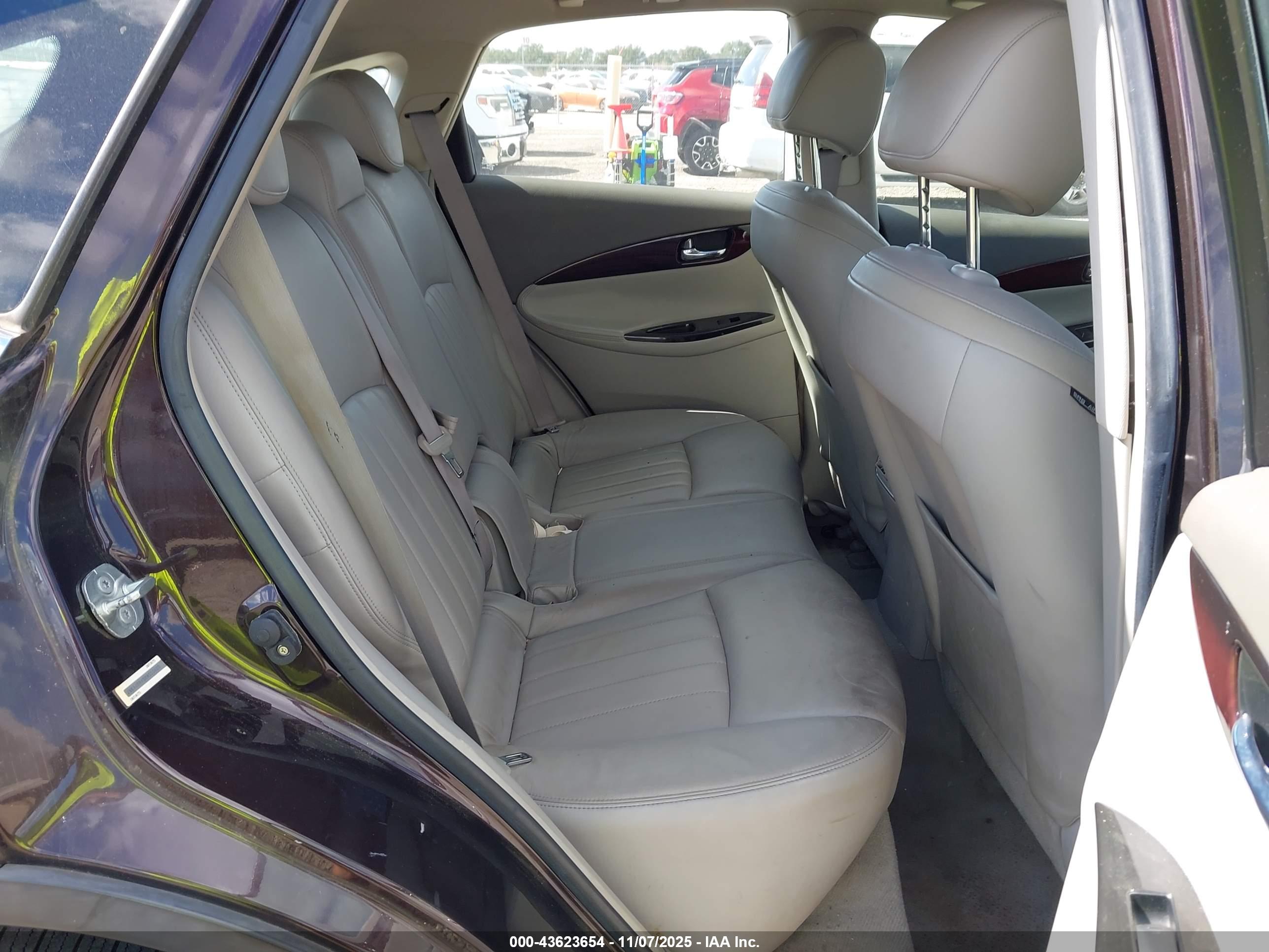 INFINITI EX35 image 8