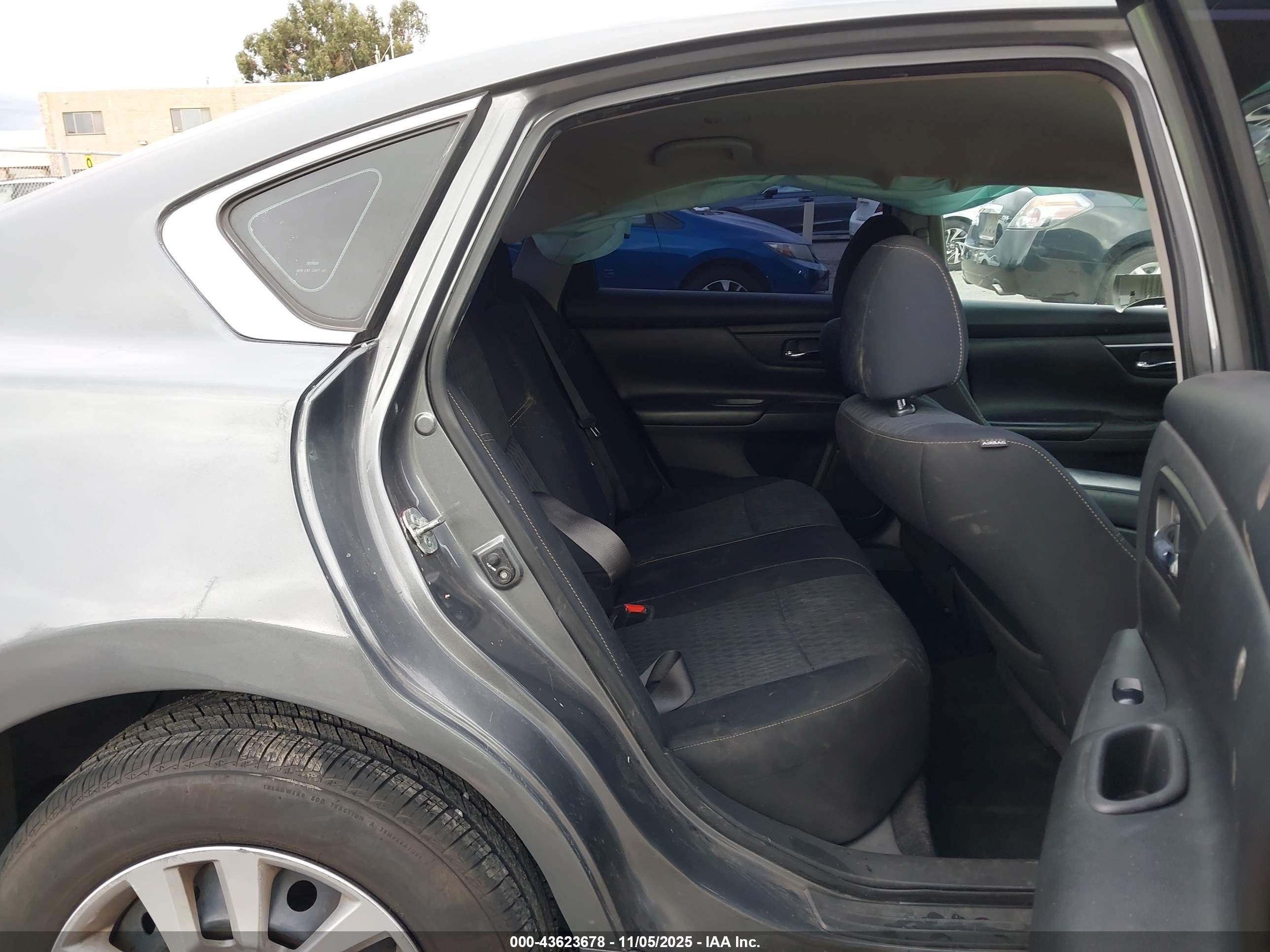 NISSAN ALTIMA image 8