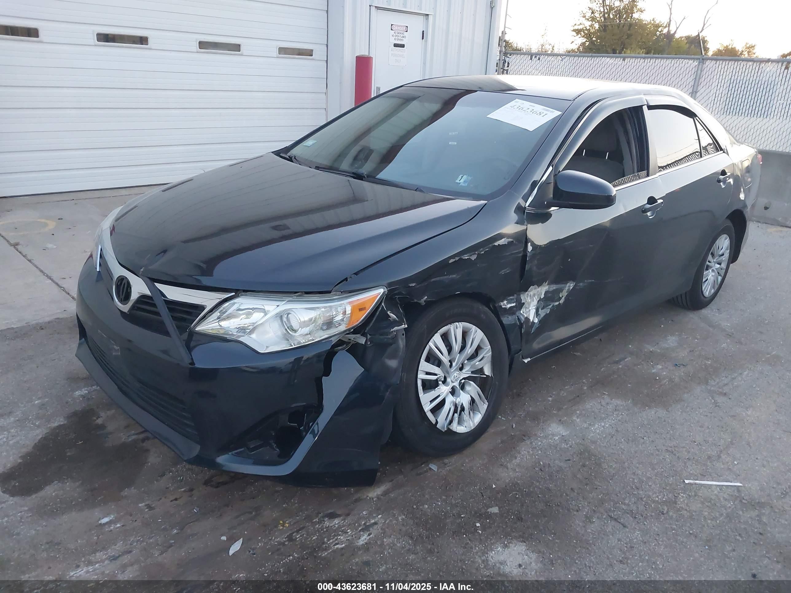 TOYOTA CAMRY image 2