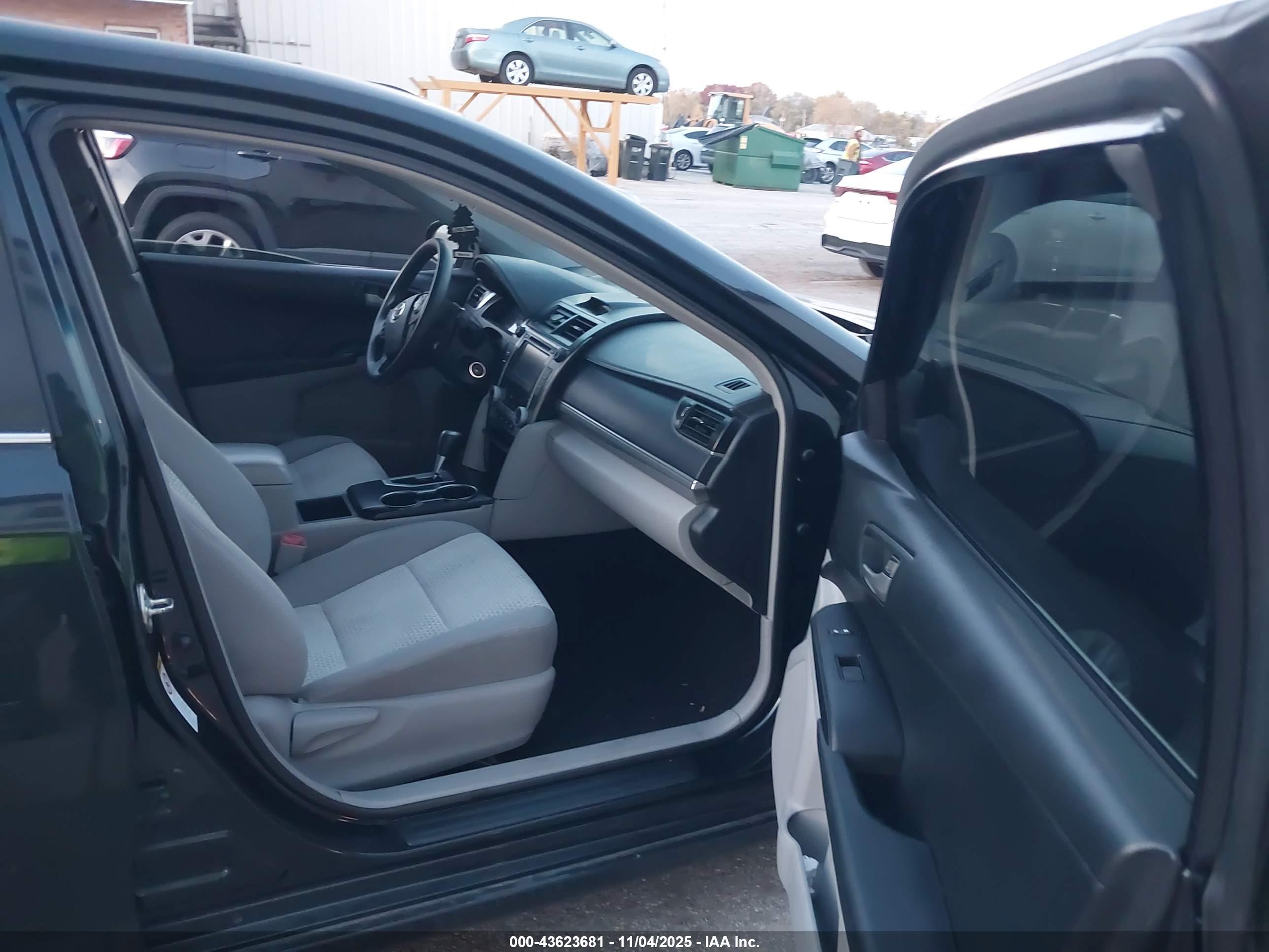 TOYOTA CAMRY image 5