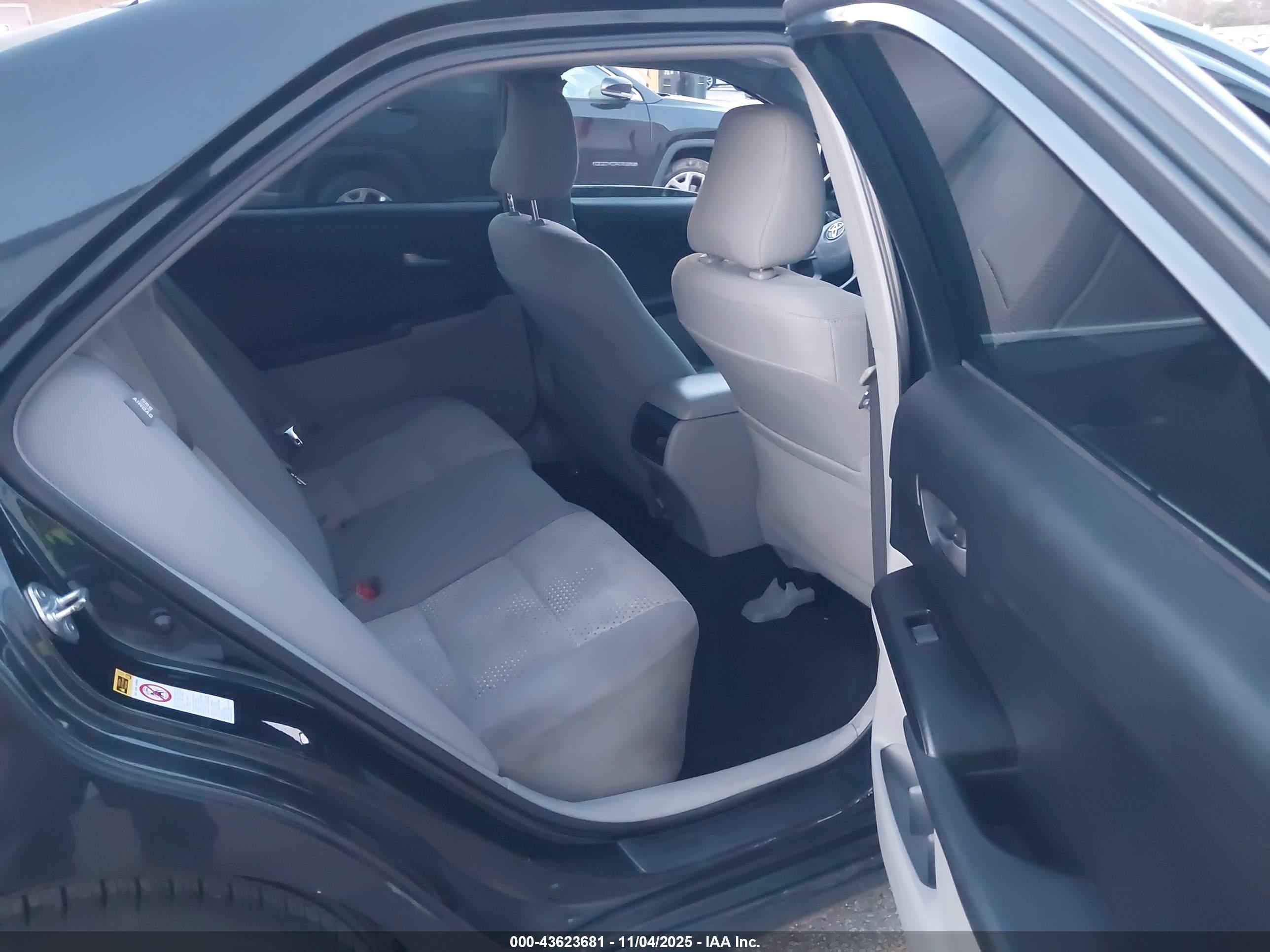 TOYOTA CAMRY image 8