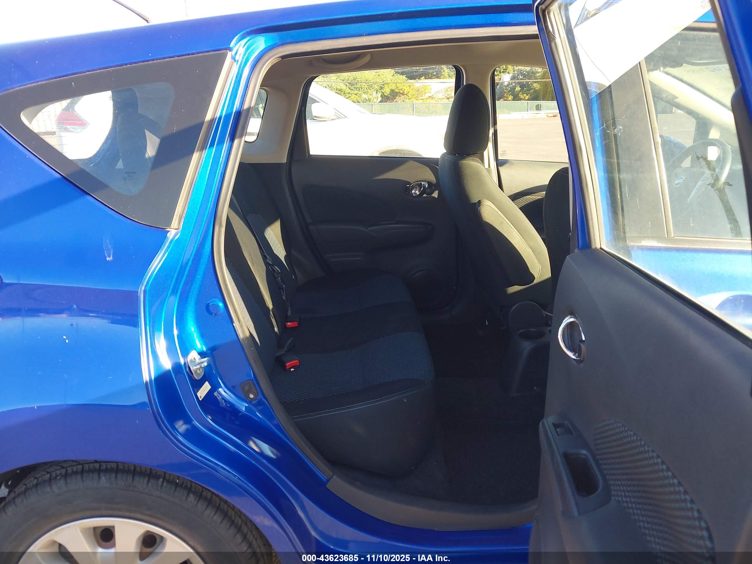 NISSAN VERSA image 8