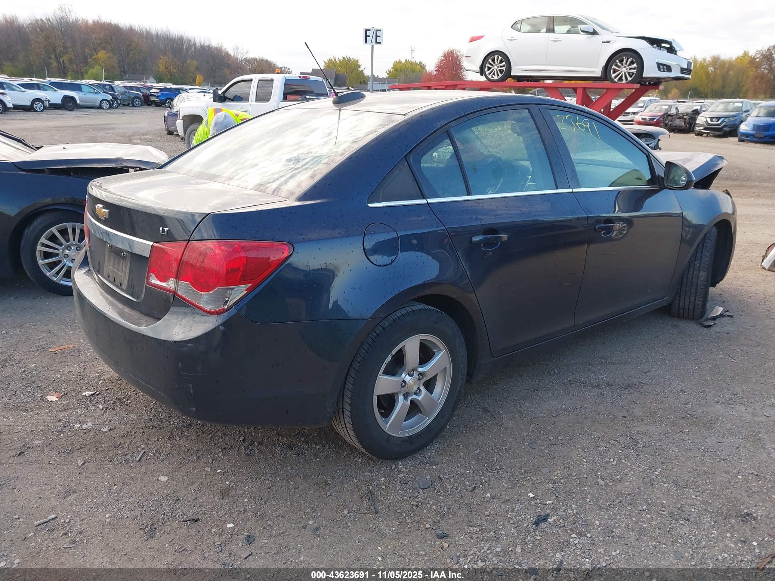 CHEVROLET CRUZE image 4